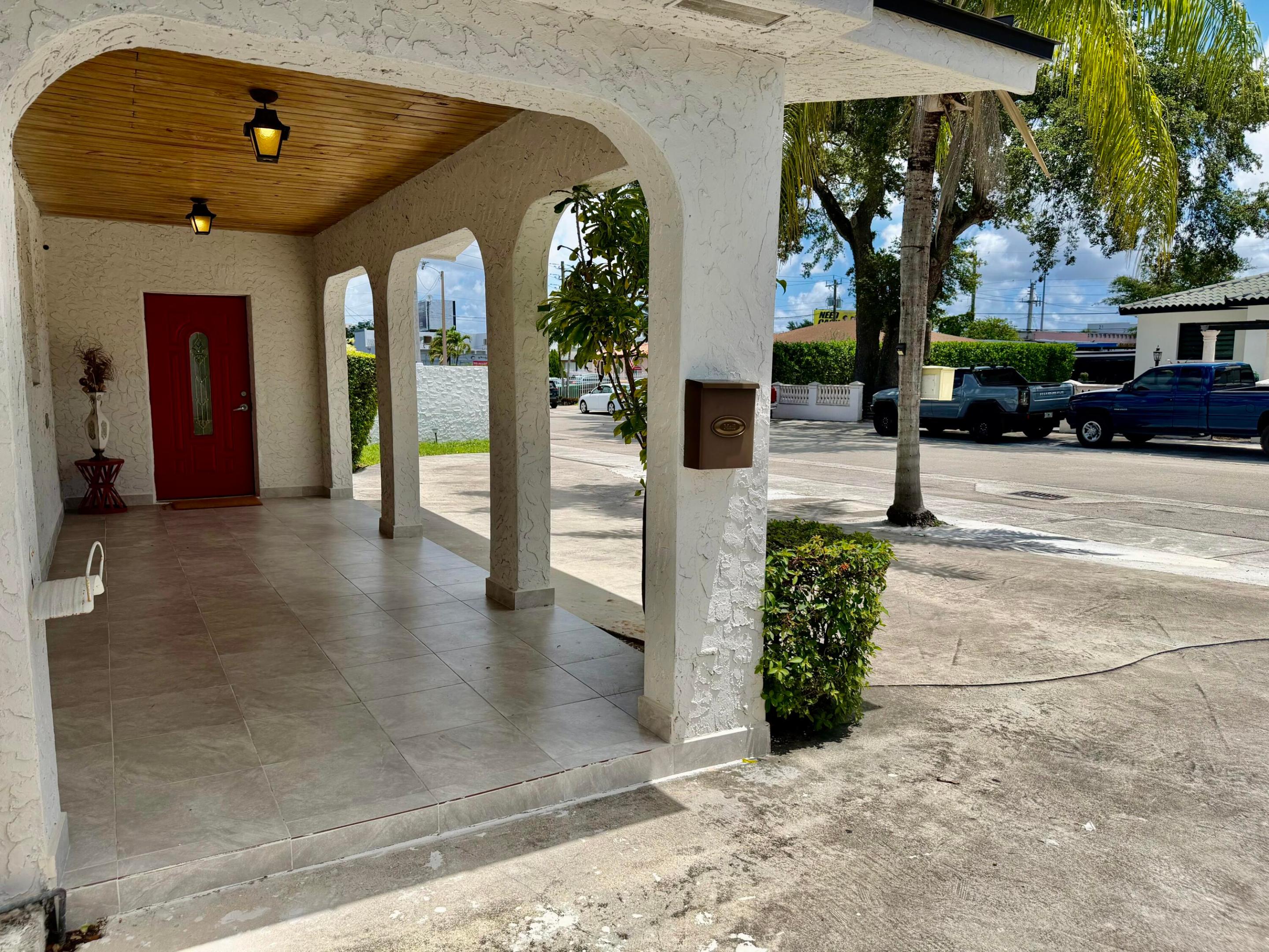 114 SW 57th #A, Miami FL 33144