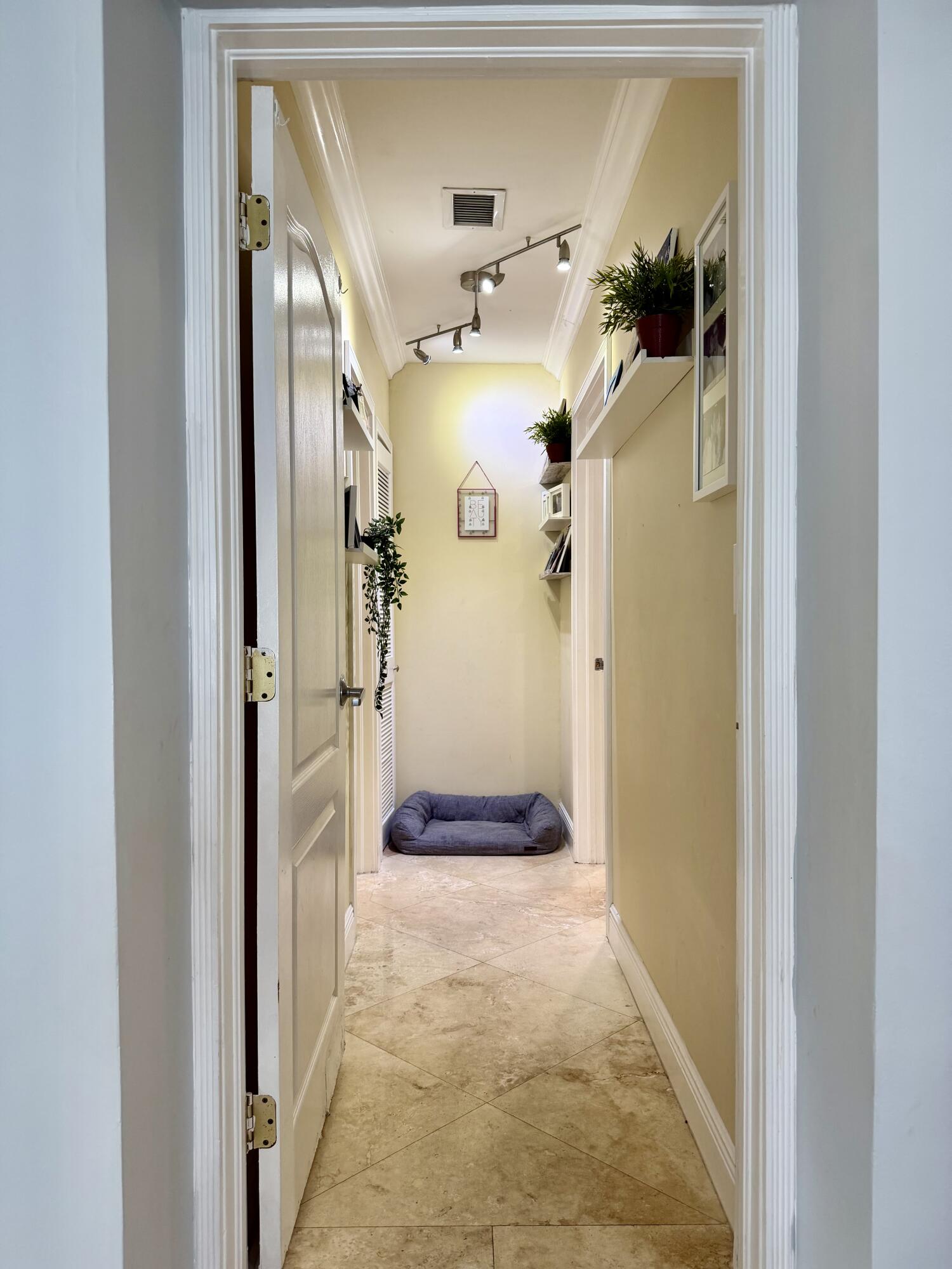 114 SW 57th #A, Miami FL 33144