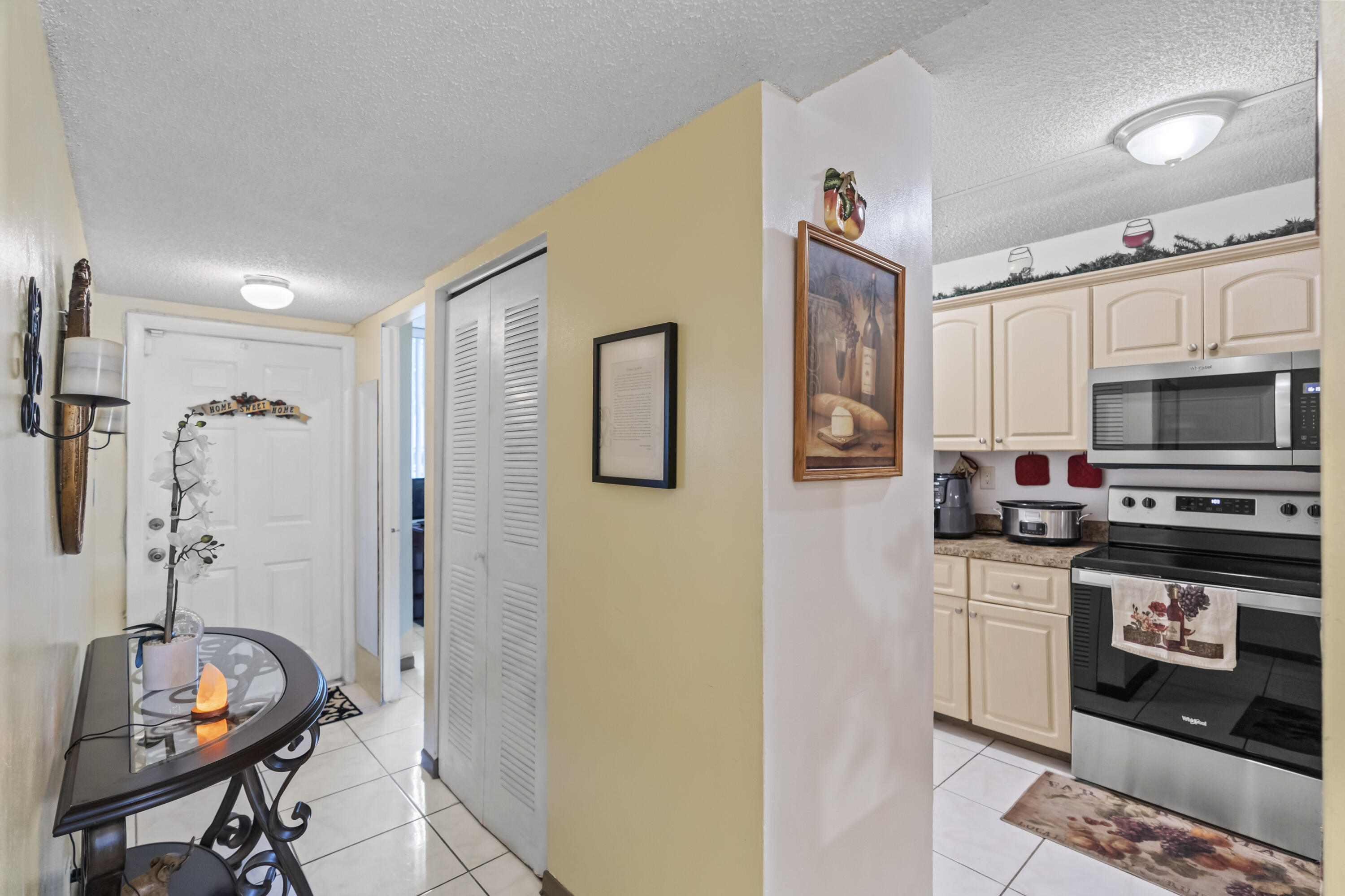 3100 NW 46th #107, Oakland Park FL 33309