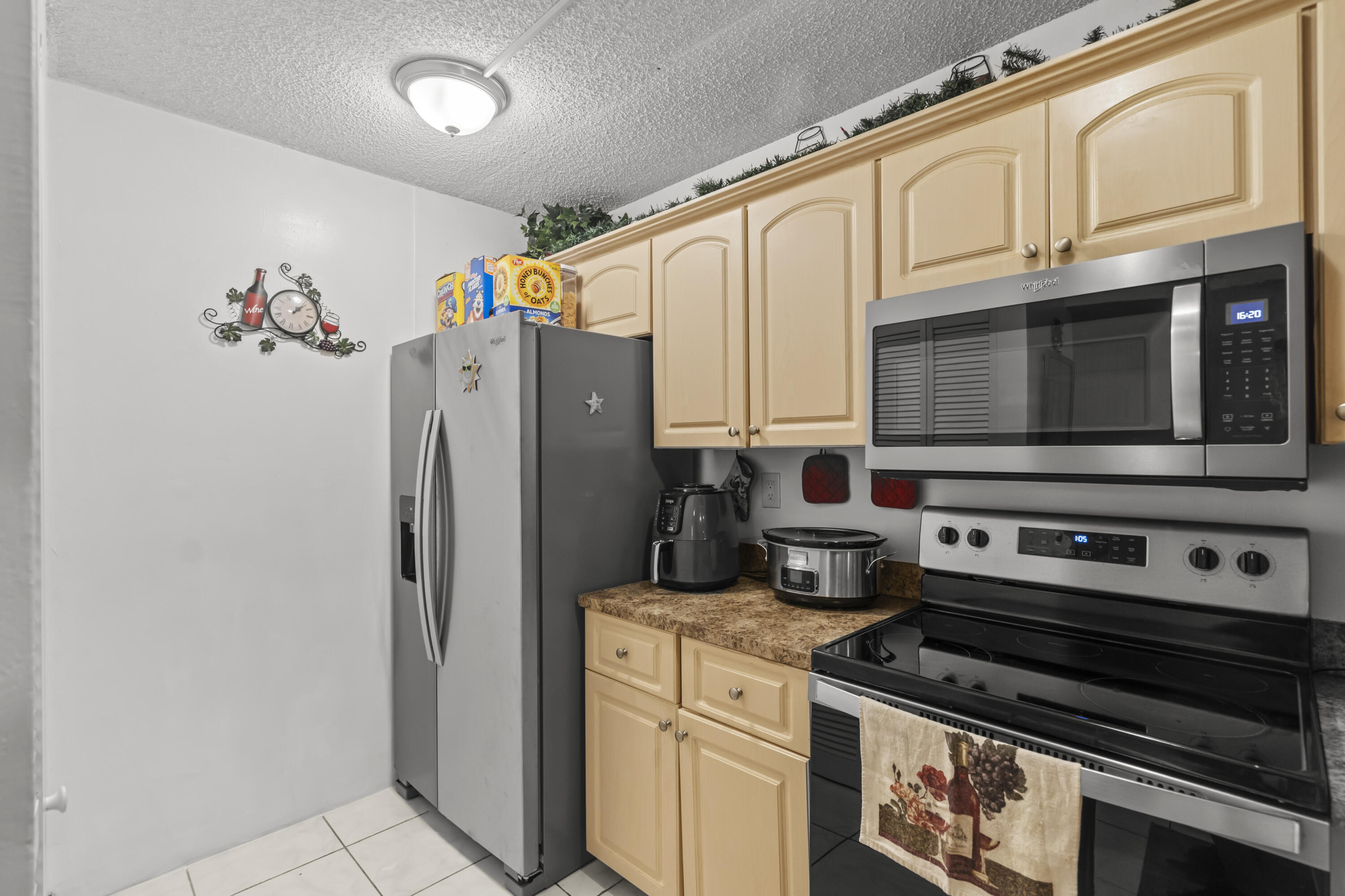 3100 NW 46th #107, Oakland Park FL 33309