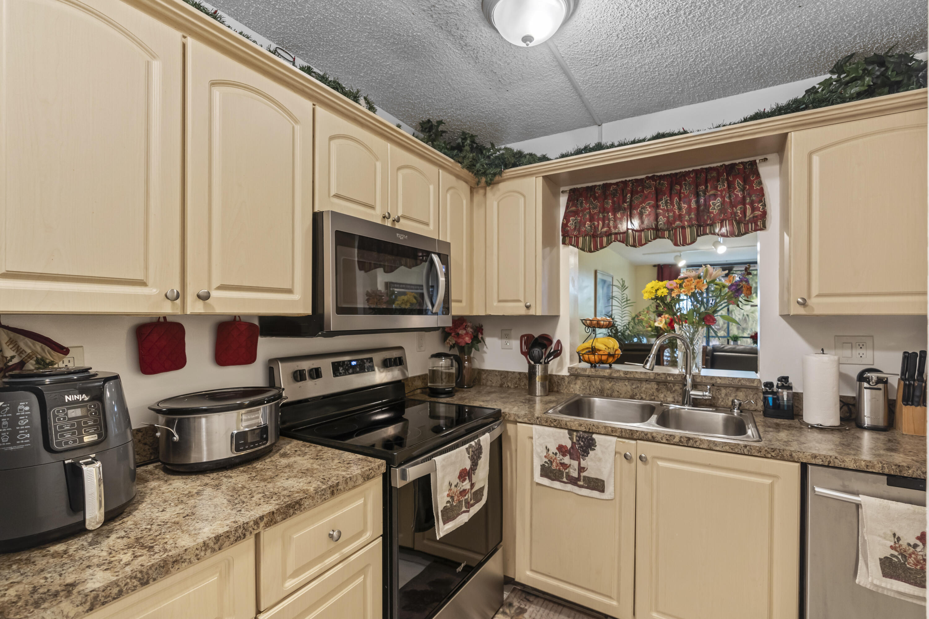 3100 NW 46th #107, Oakland Park FL 33309