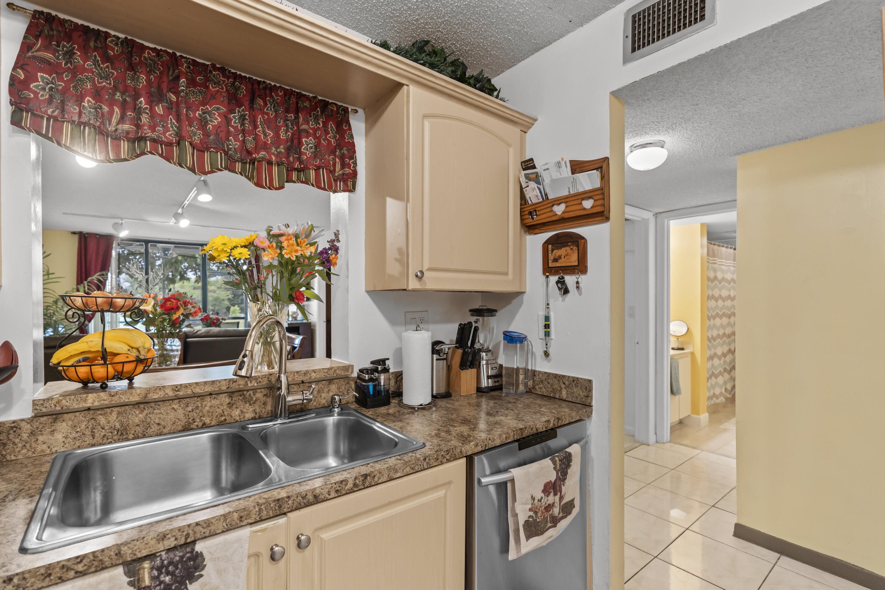 3100 NW 46th #107, Oakland Park FL 33309