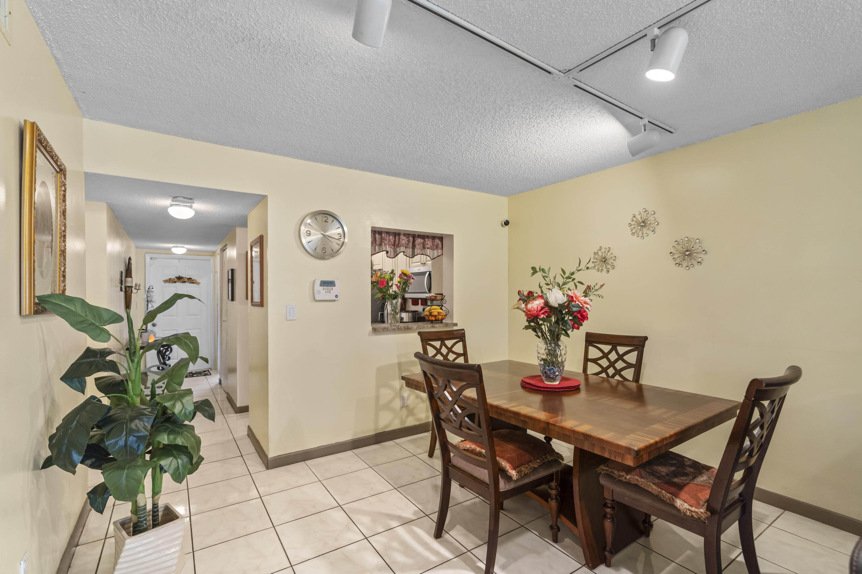 3100 NW 46th #107, Oakland Park FL 33309
