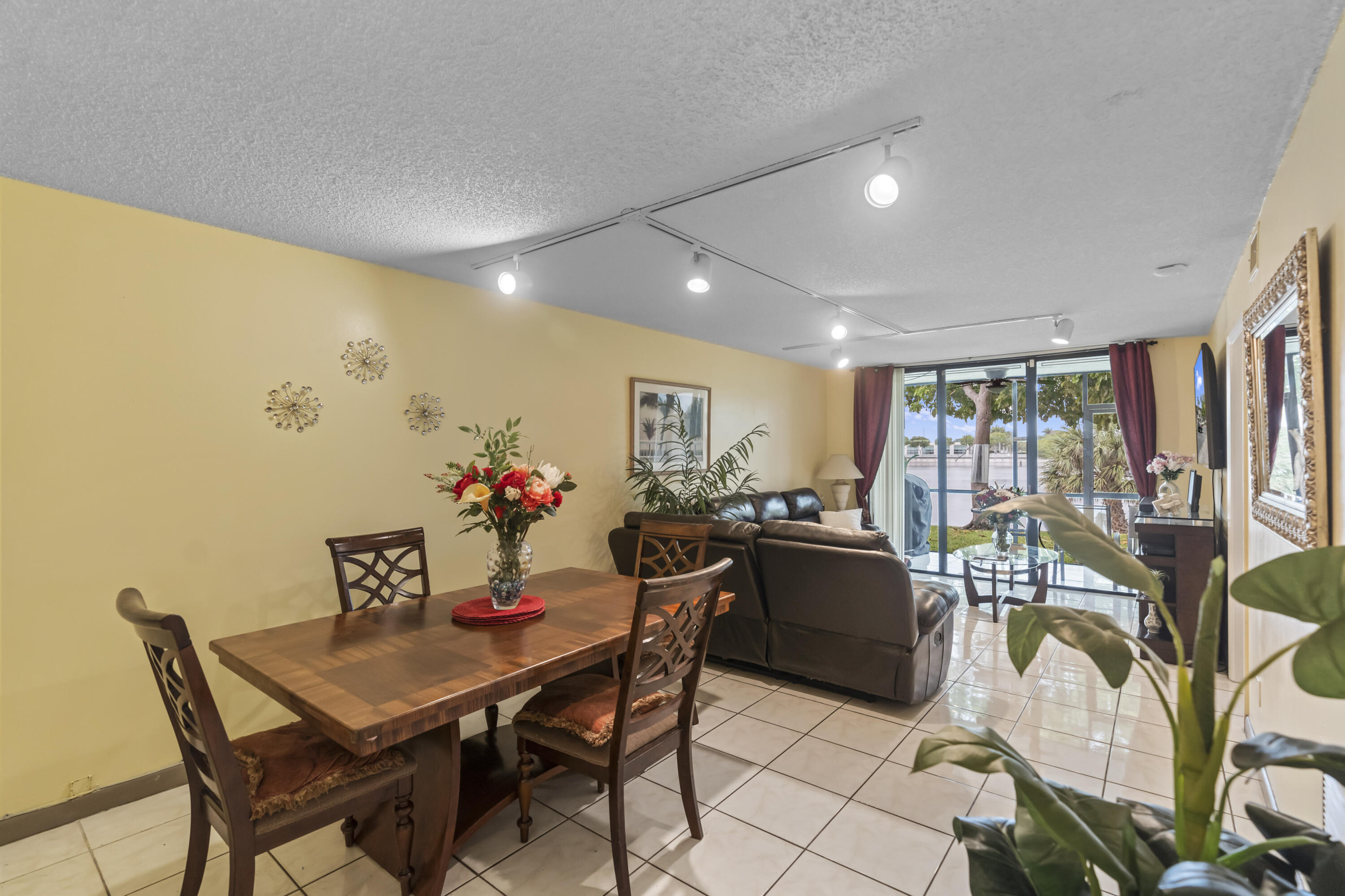 3100 NW 46th #107, Oakland Park FL 33309