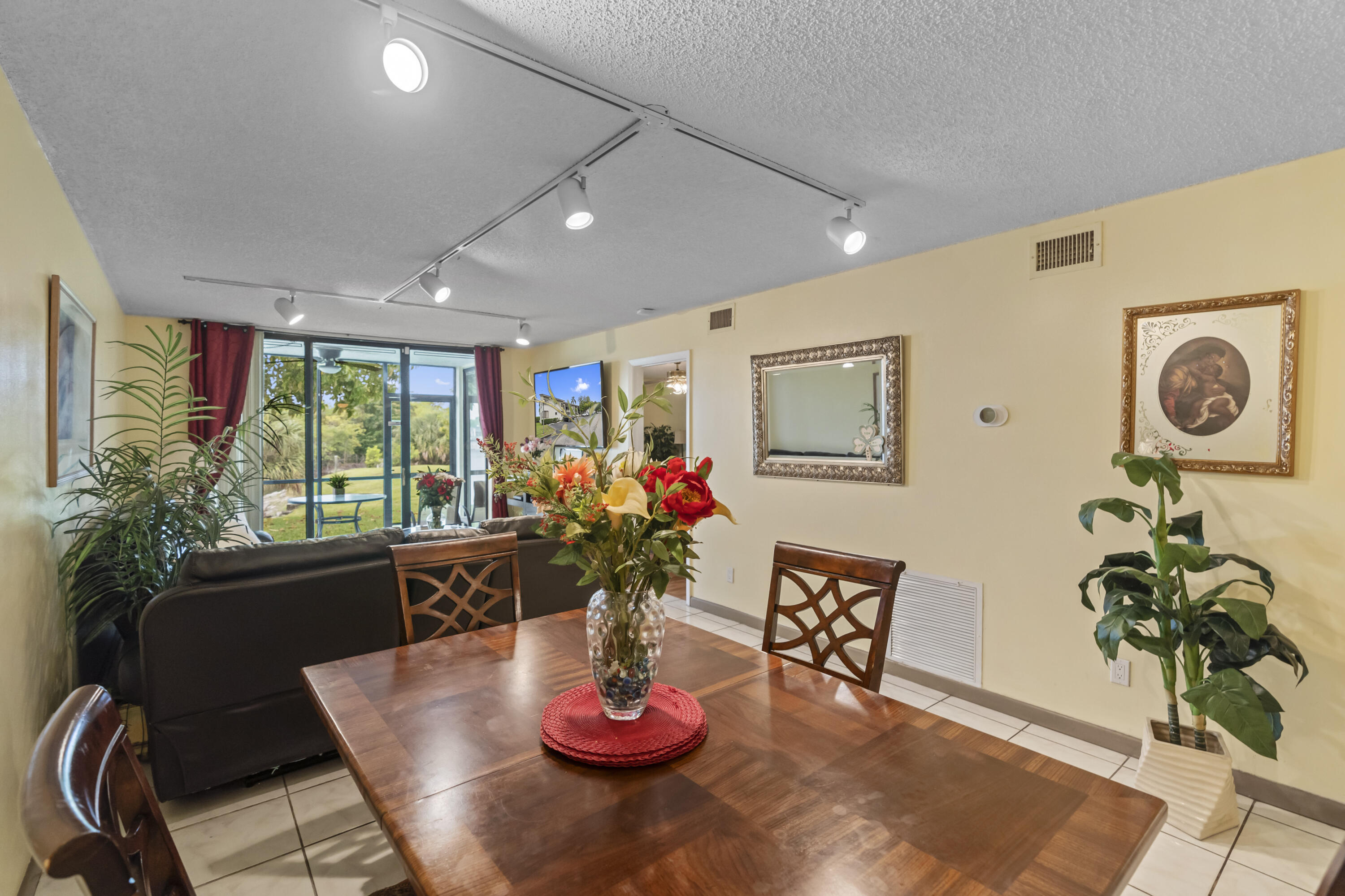 3100 NW 46th #107, Oakland Park FL 33309