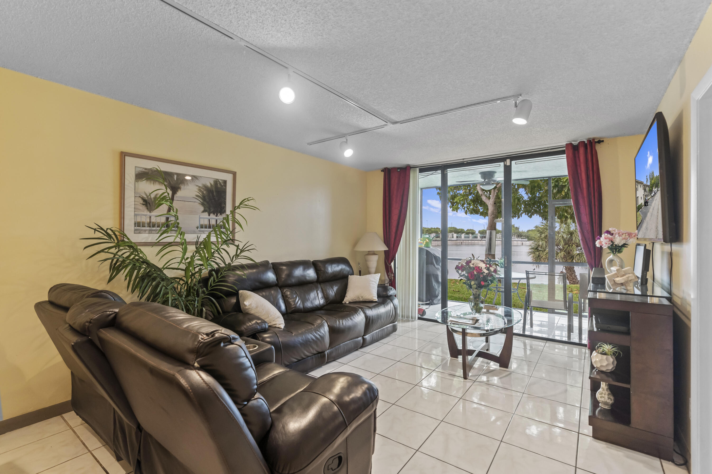 3100 NW 46th #107, Oakland Park FL 33309