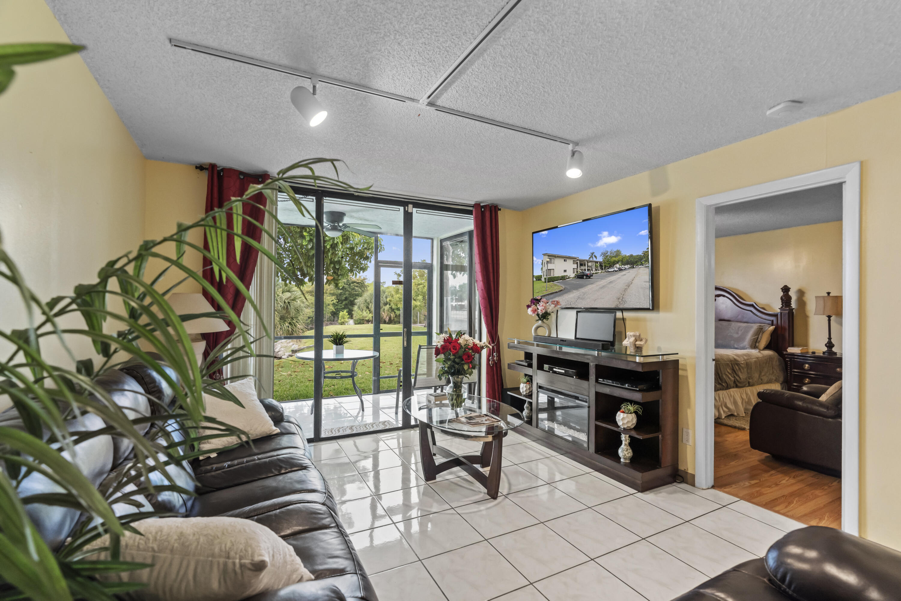 3100 NW 46th #107, Oakland Park FL 33309