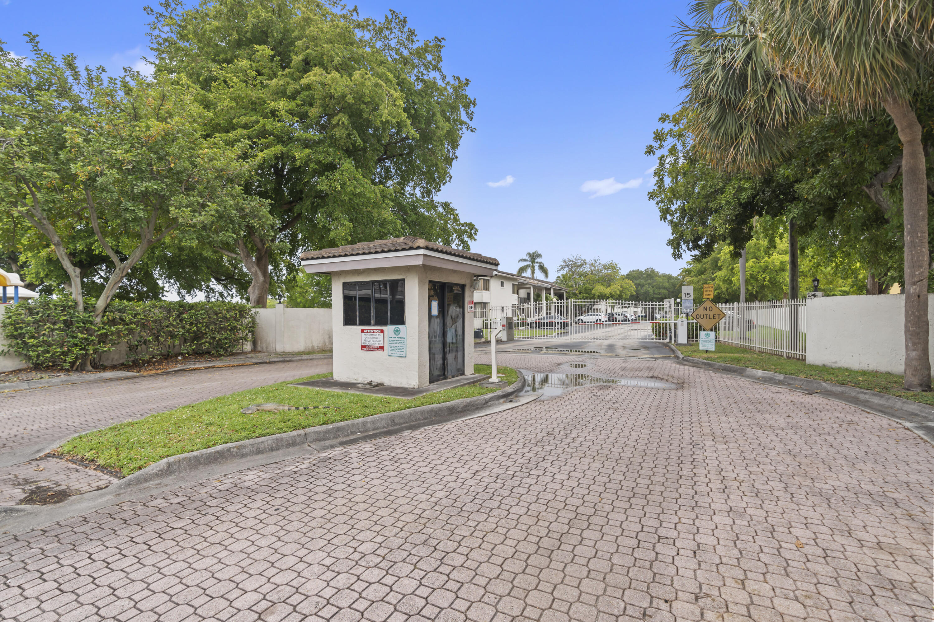 3100 NW 46th #107, Oakland Park FL 33309