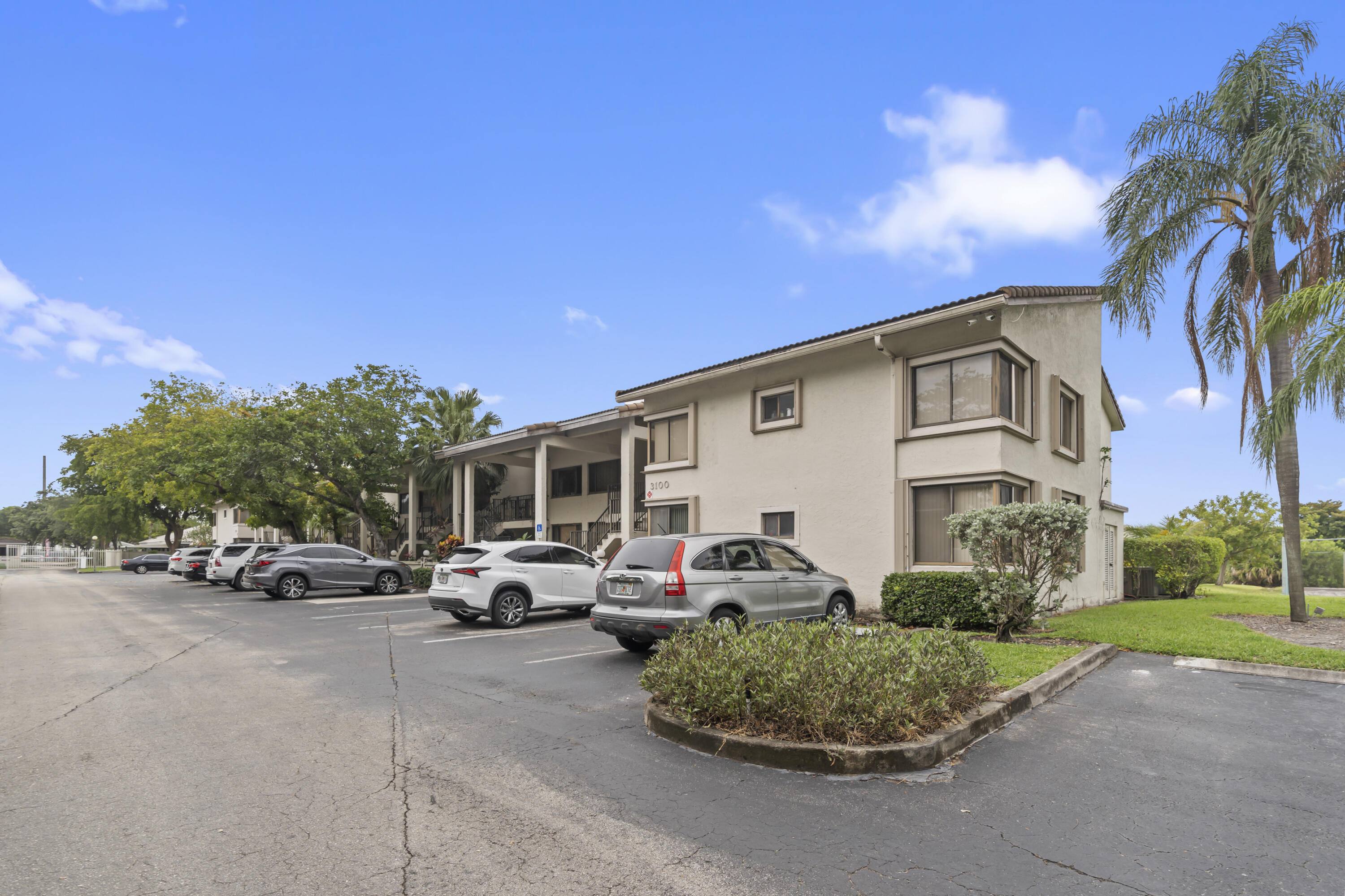 3100 NW 46th #107, Oakland Park FL 33309