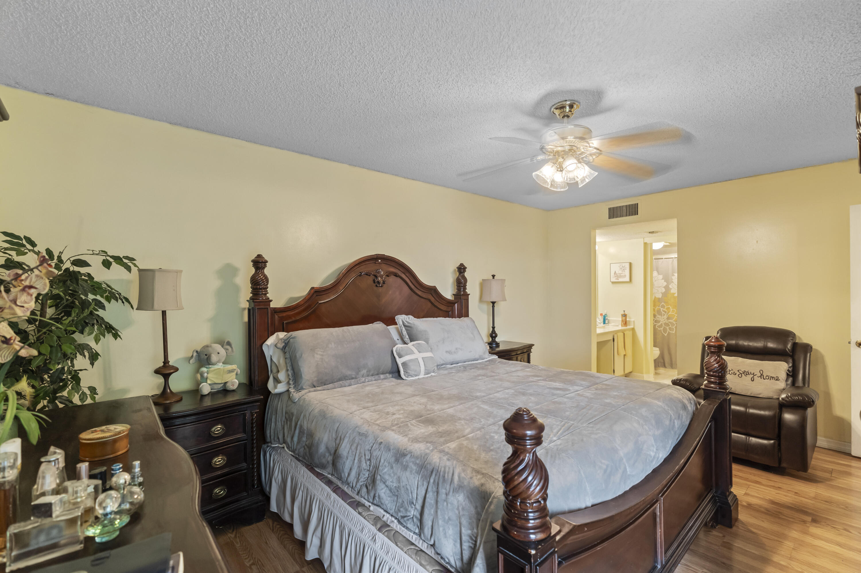 3100 NW 46th #107, Oakland Park FL 33309