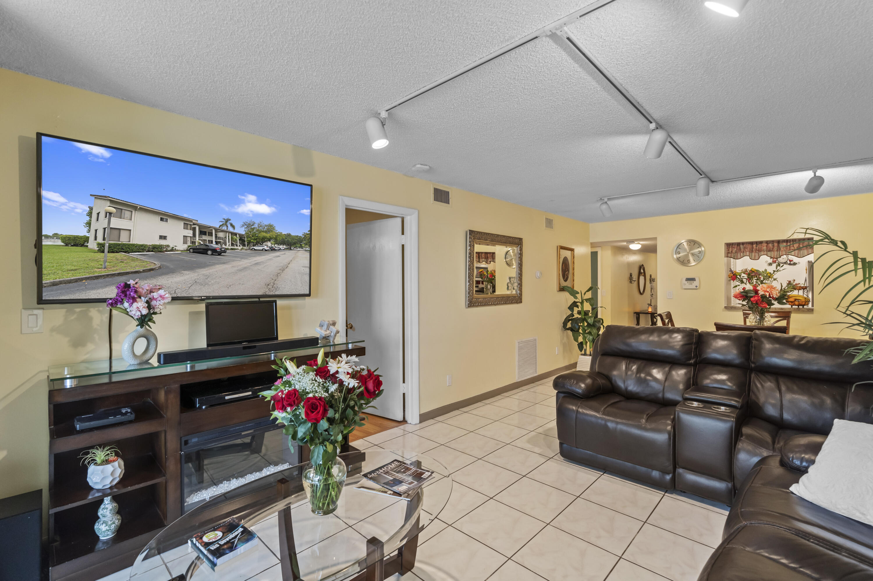 3100 NW 46th #107, Oakland Park FL 33309