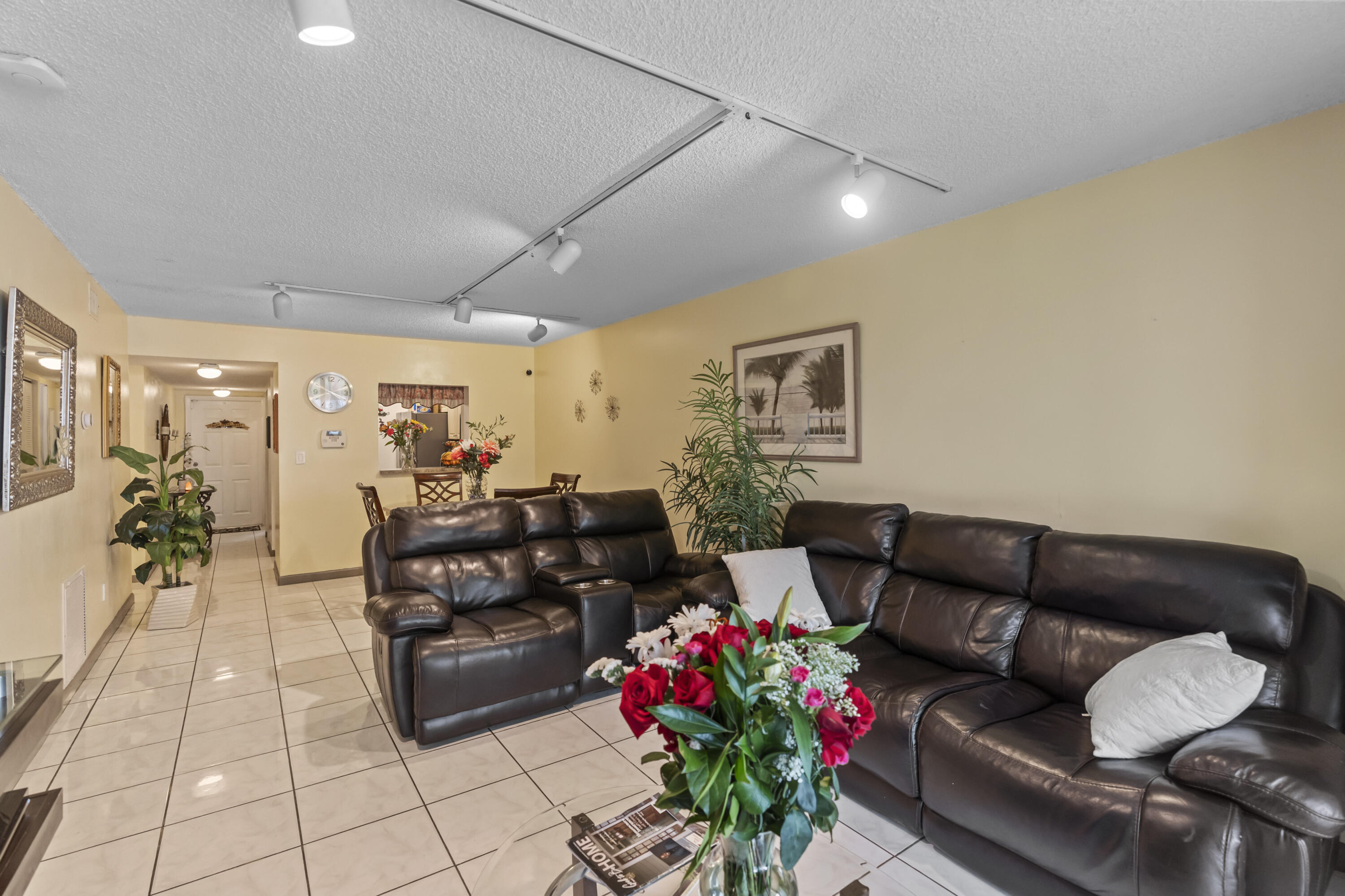 3100 NW 46th #107, Oakland Park FL 33309