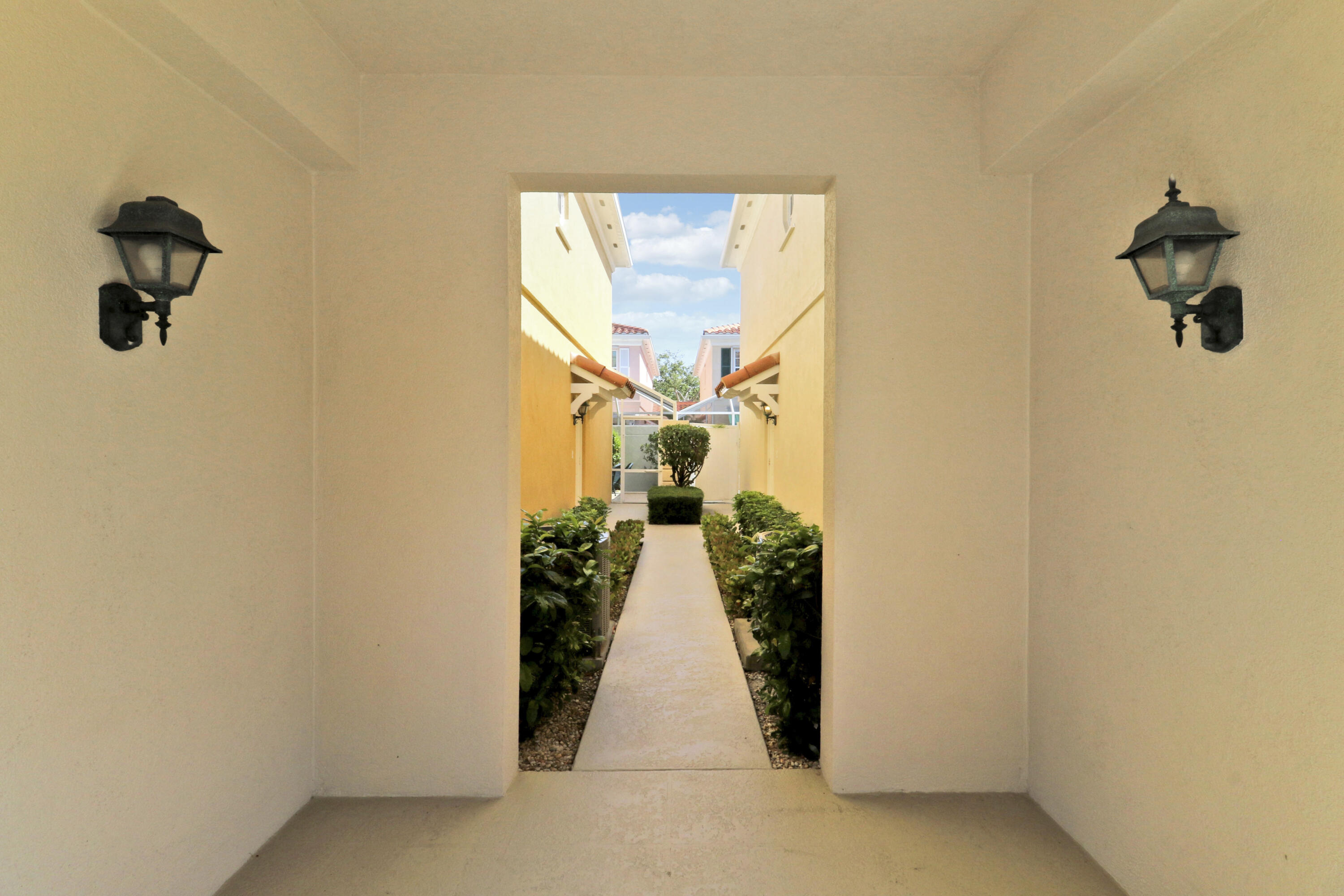 77 Laurel Oaks, Tequesta FL 33469