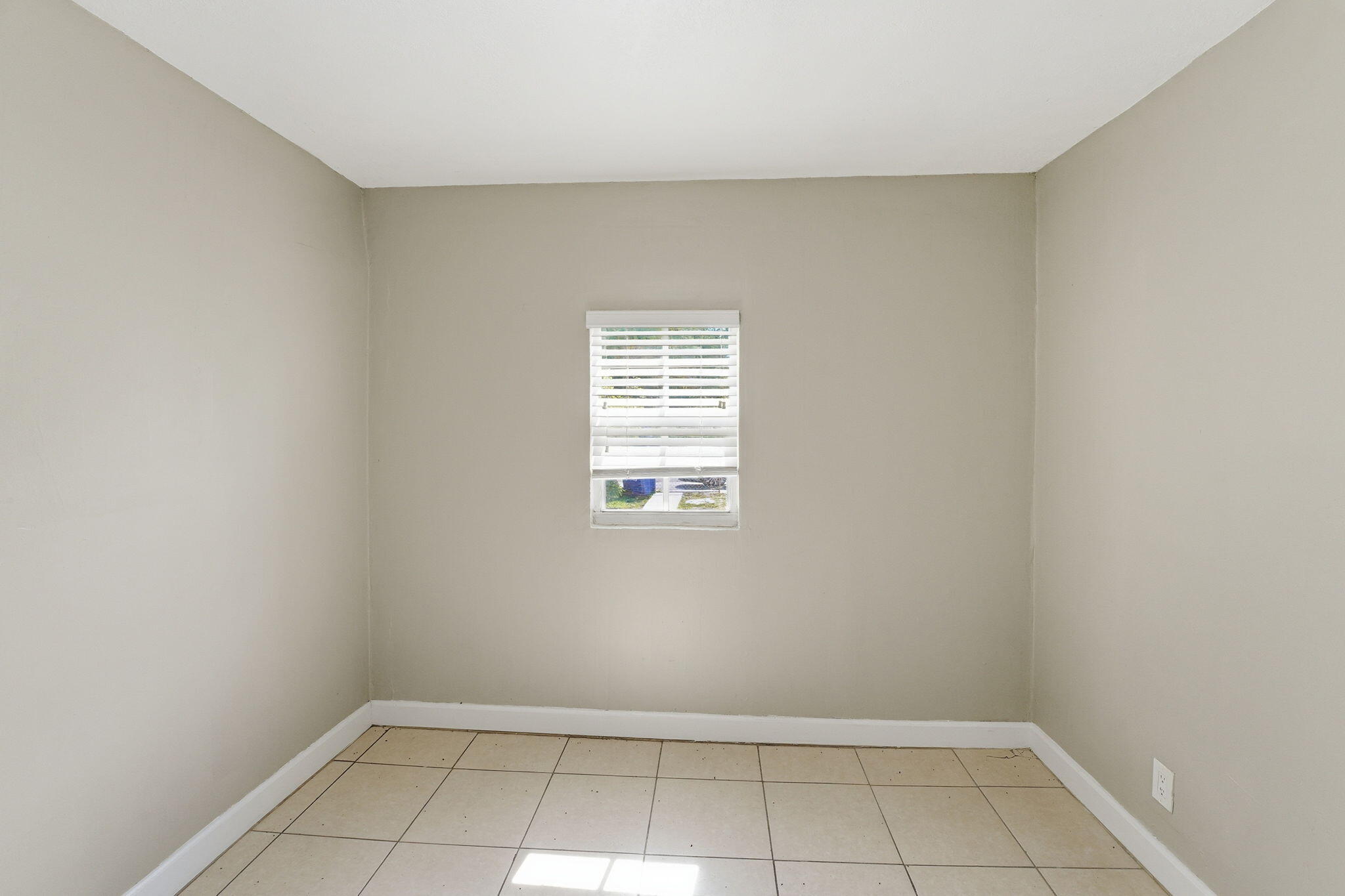 7604 NW 3rd, Miami FL 33150