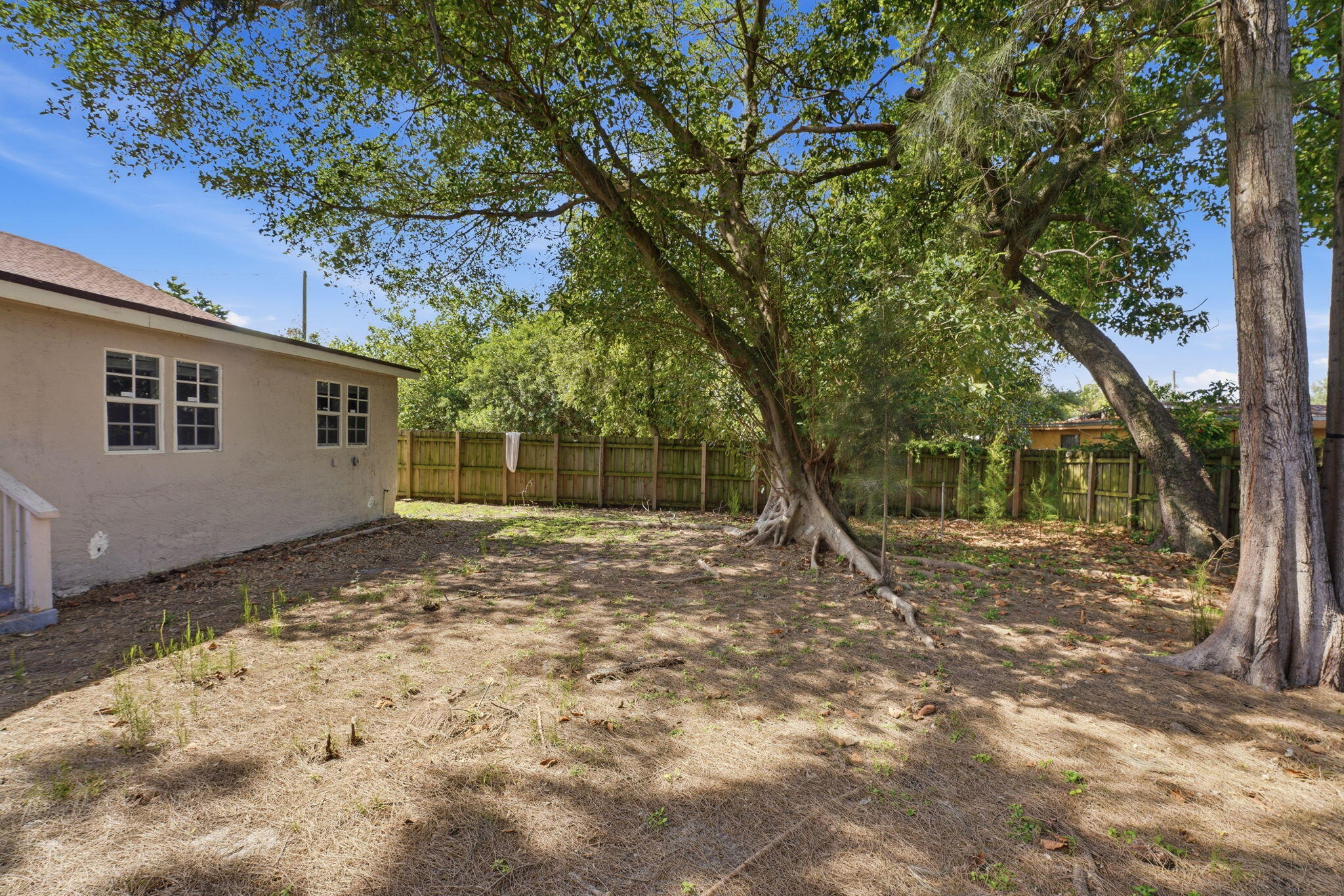 7604 NW 3rd, Miami FL 33150