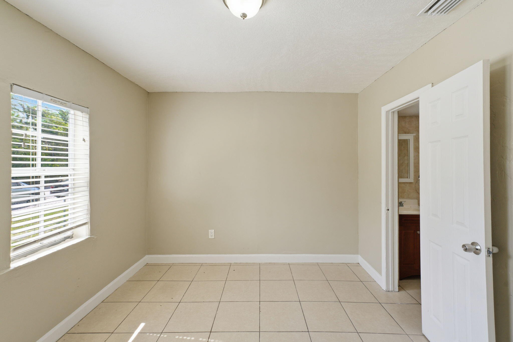 7604 NW 3rd, Miami FL 33150