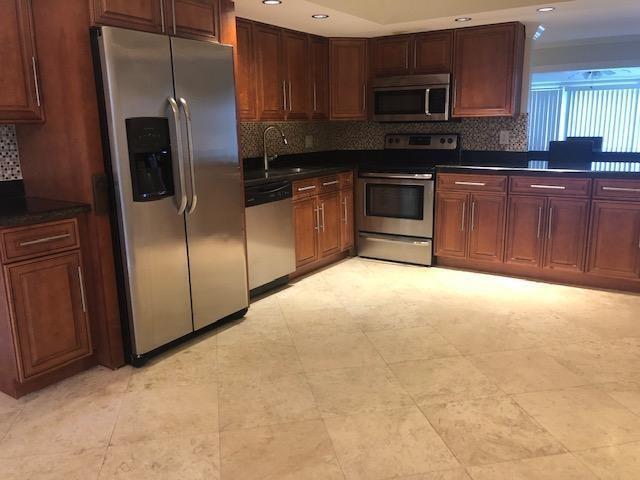 552 E Deer Creek Wildwood Ln, Deerfield Beach FL 33442