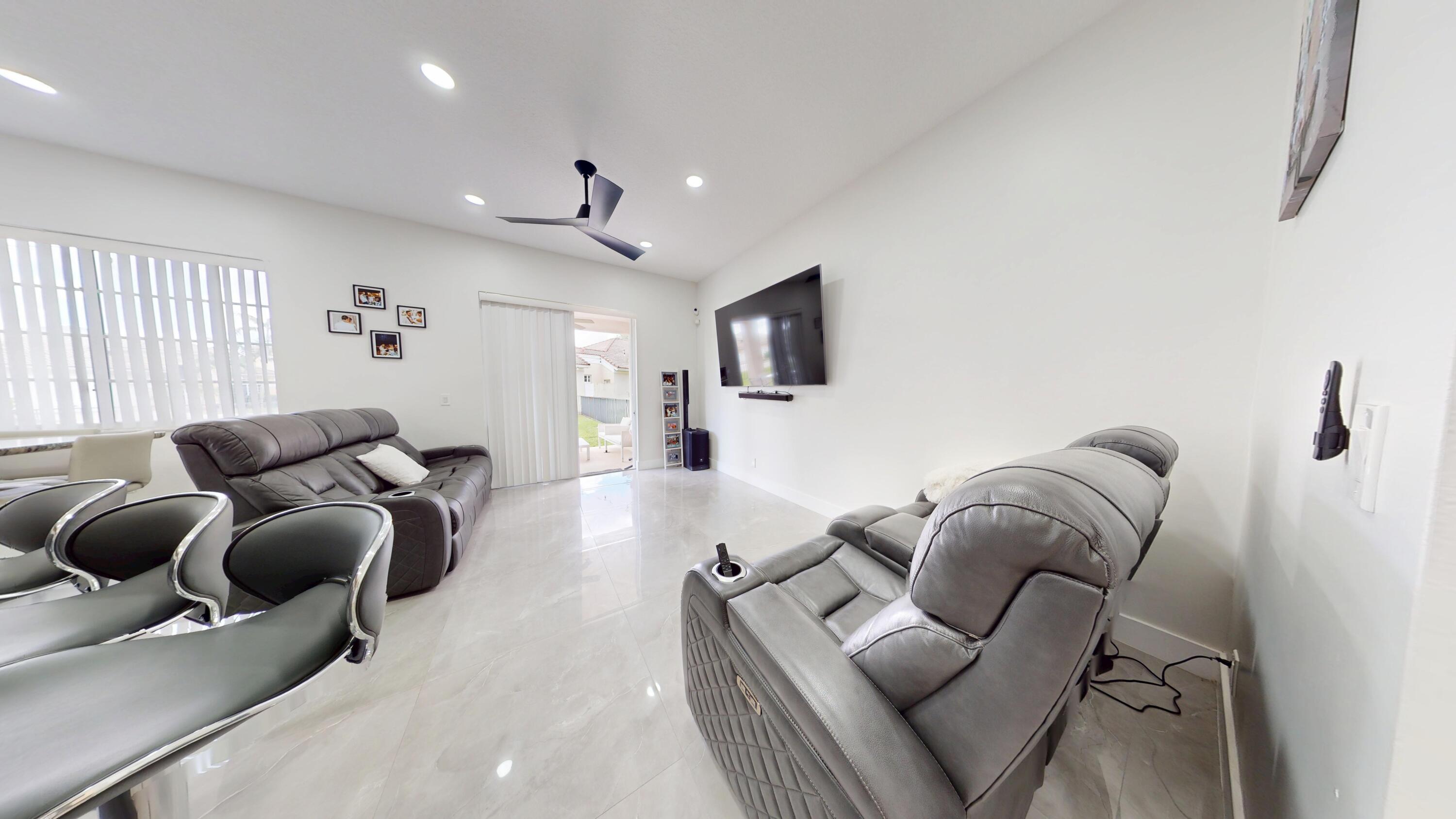 8586 White Cay, West Palm Beach FL 33411