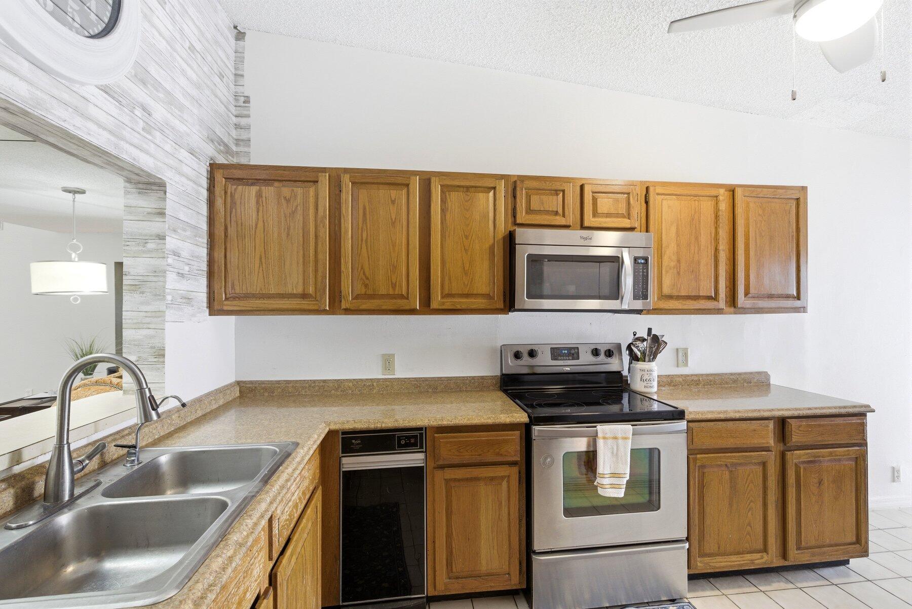 6670 Canary Palm #Unit 16, Boca Raton FL 33433