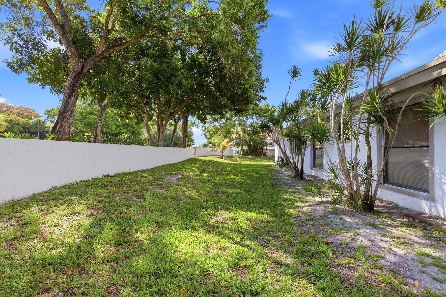 6670 Canary Palm #Unit 16, Boca Raton FL 33433