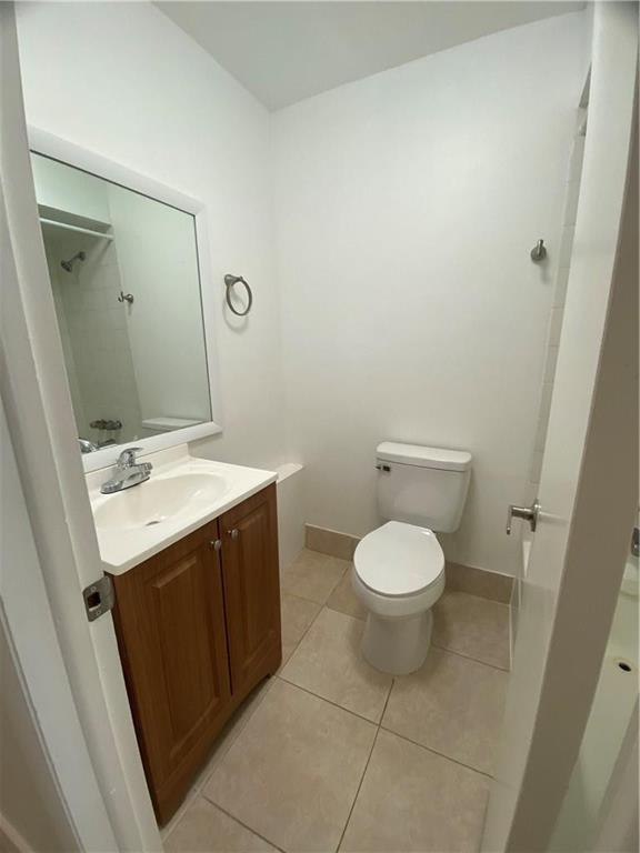 191 Wimbledon Lake, Plantation FL 33324