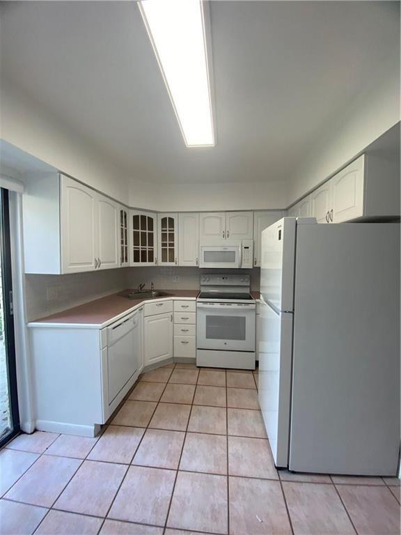 191 Wimbledon Lake, Plantation FL 33324