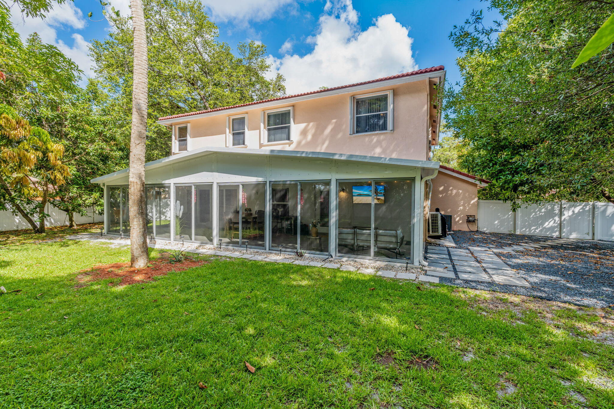 5304 NW 66th, Lauderhill FL 33319