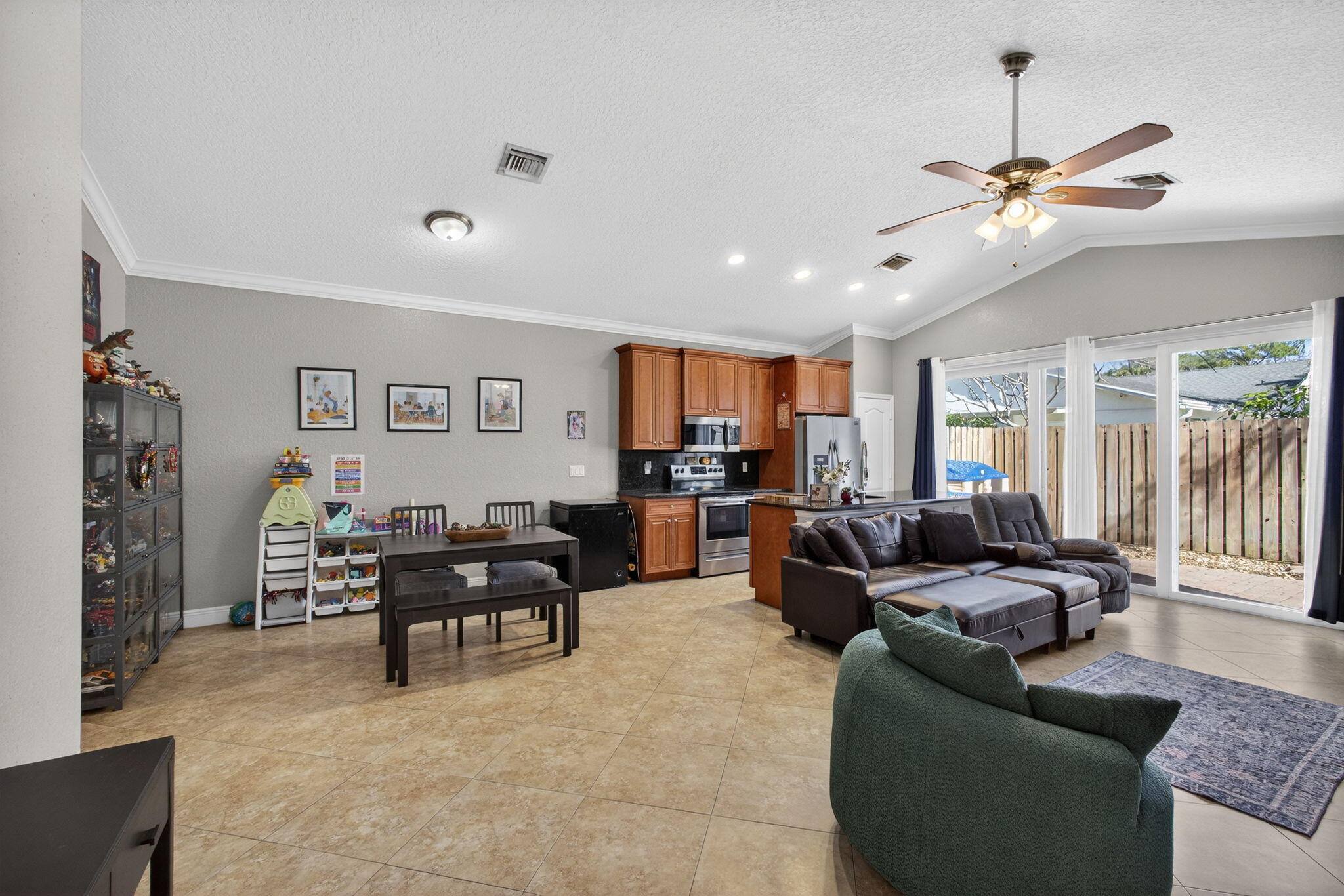 3125 Shelby, Palm Springs FL 33461