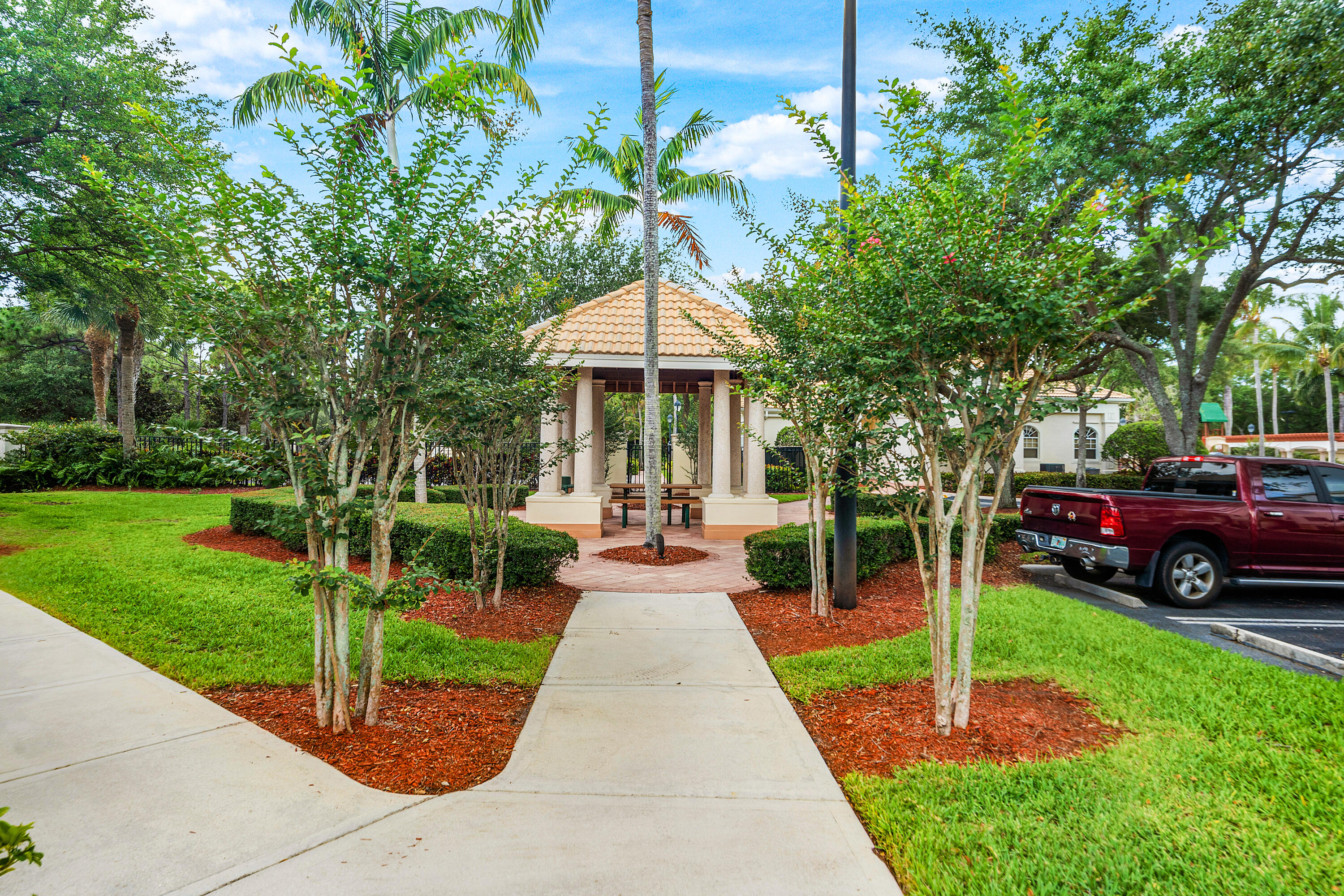 1208 E Myrtlewood Cir, Palm Beach Gardens FL 33418
