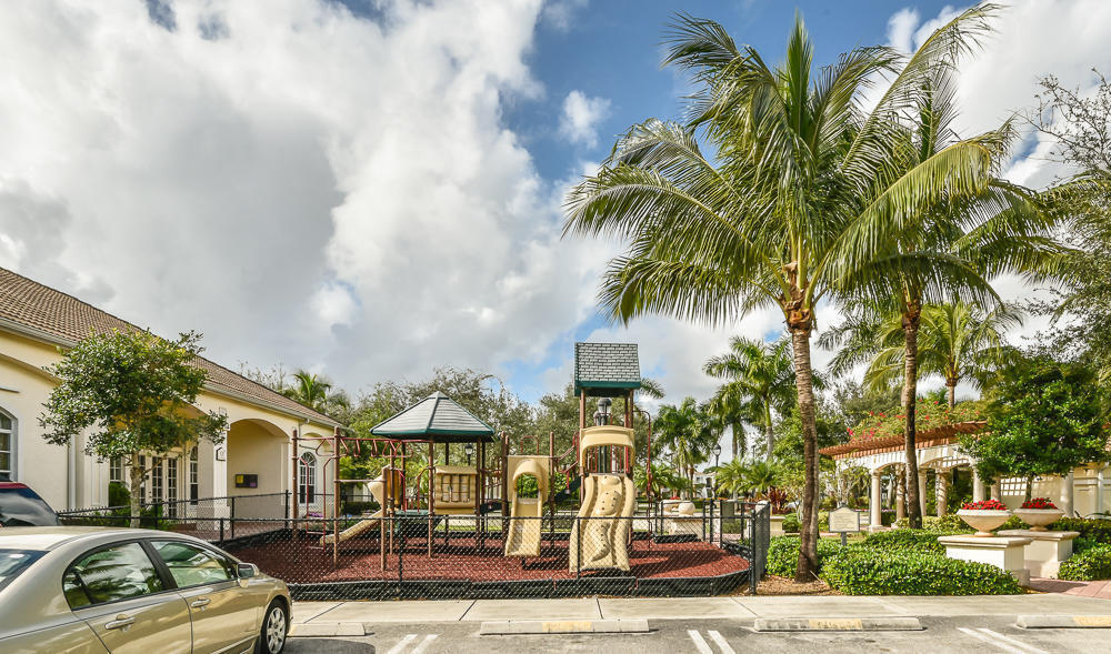 1208 E Myrtlewood Cir, Palm Beach Gardens FL 33418