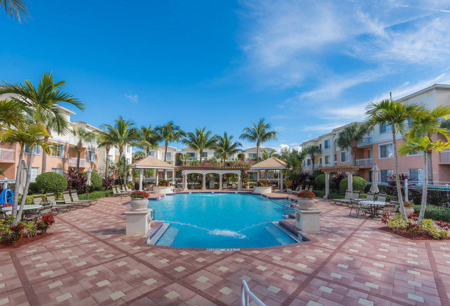 1208 E Myrtlewood Cir, Palm Beach Gardens FL 33418