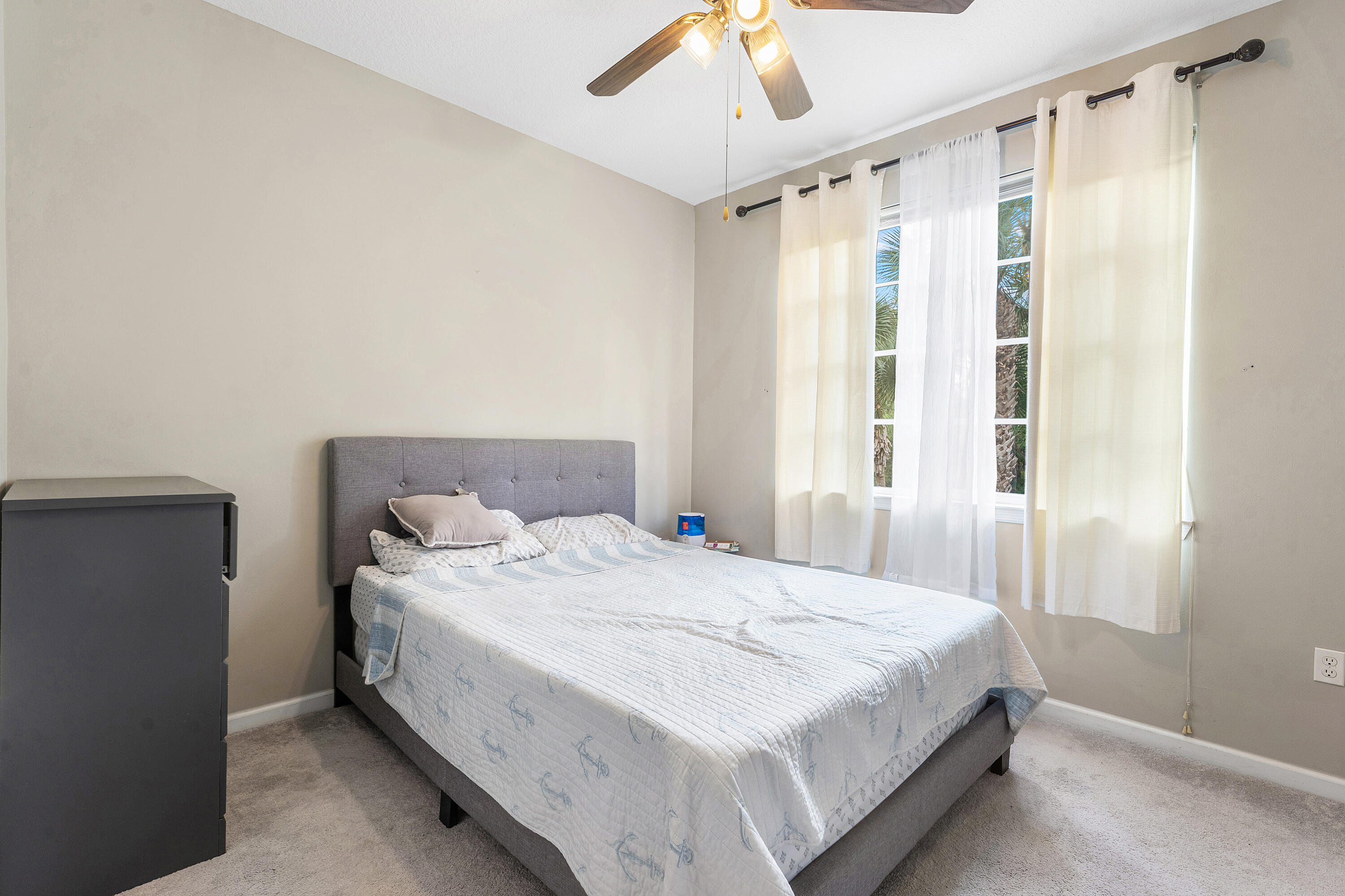 1208 E Myrtlewood Cir, Palm Beach Gardens FL 33418