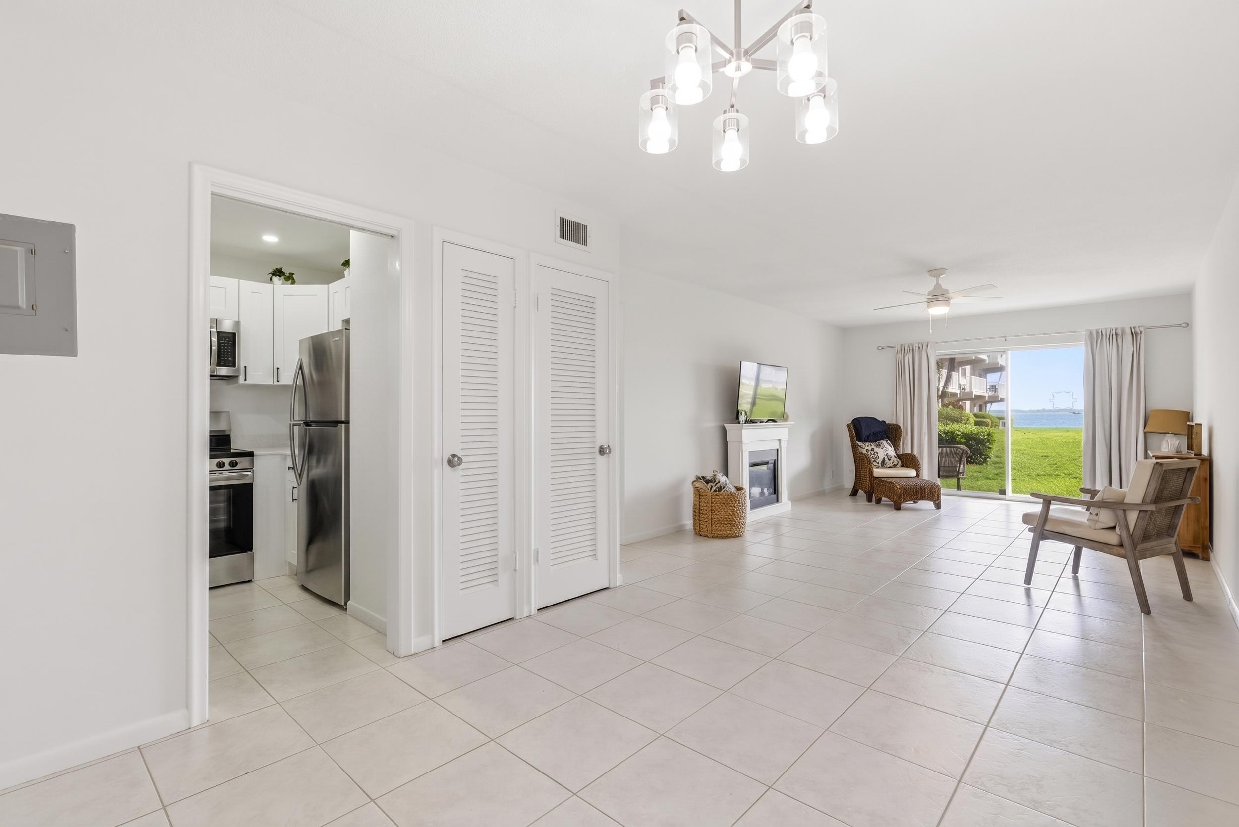 311 E Ocean #104, Lantana FL 33462