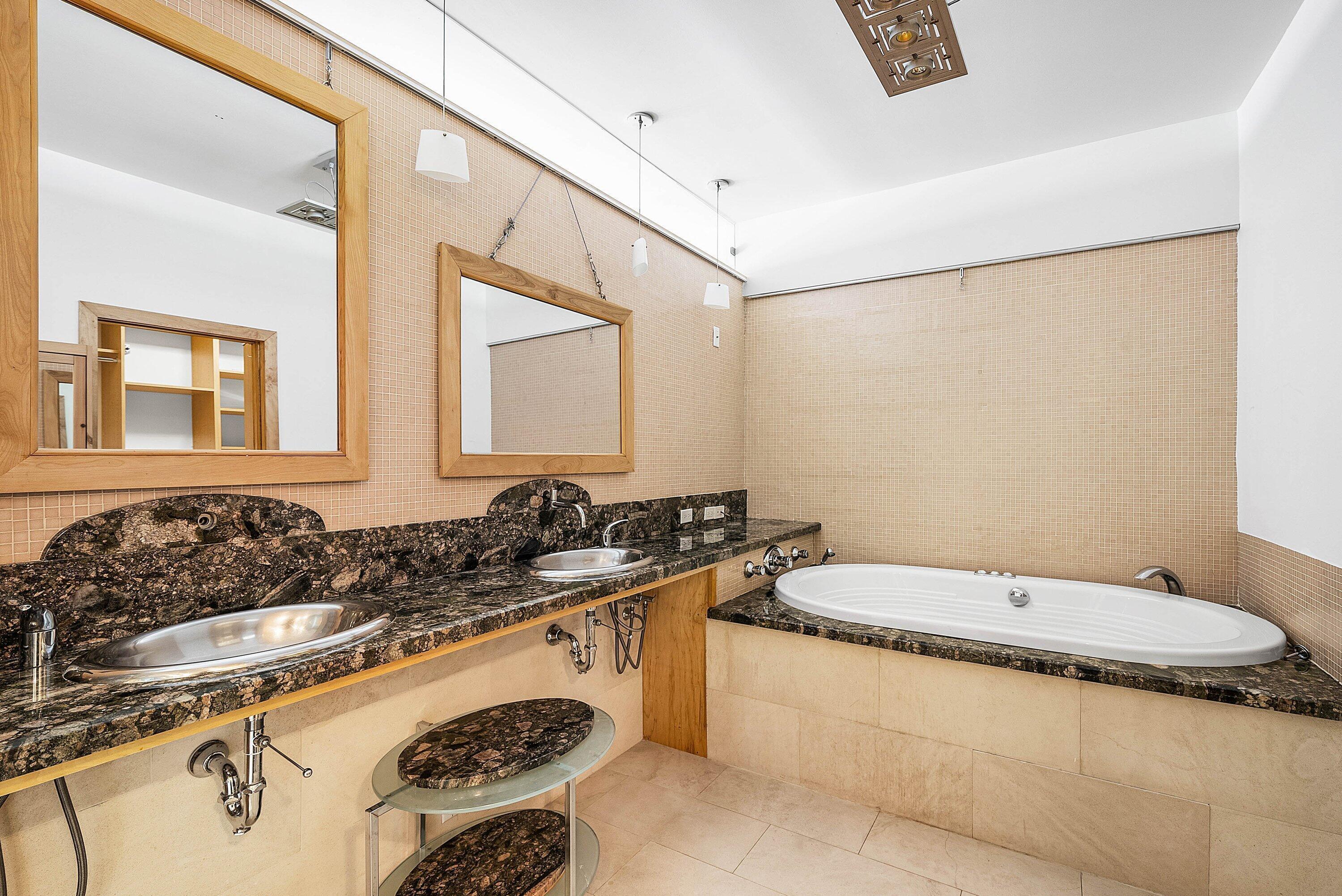 3500 Mystic Pointe, Aventura FL 33180