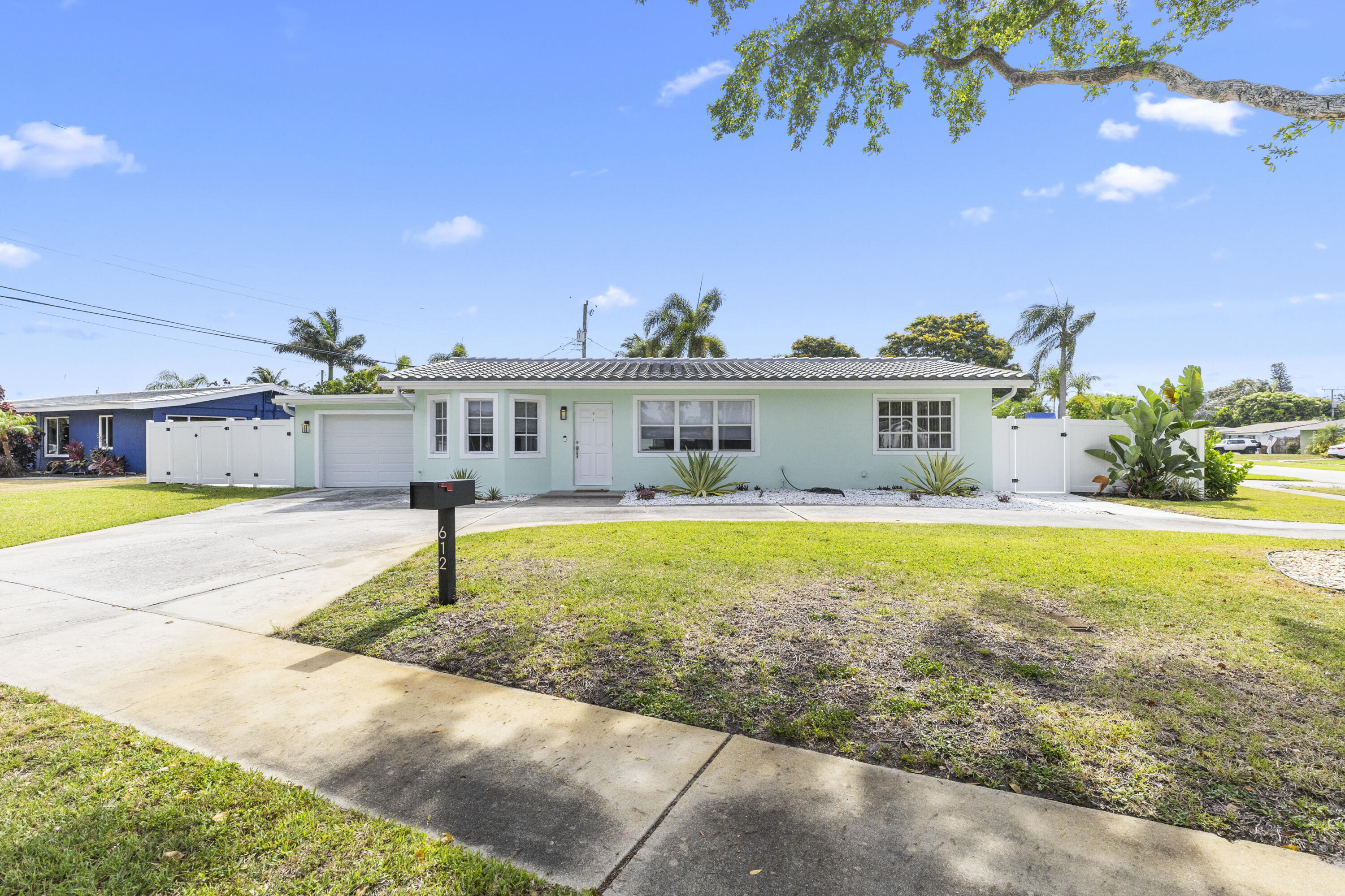 612 SE 10th, Deerfield Beach FL 33441