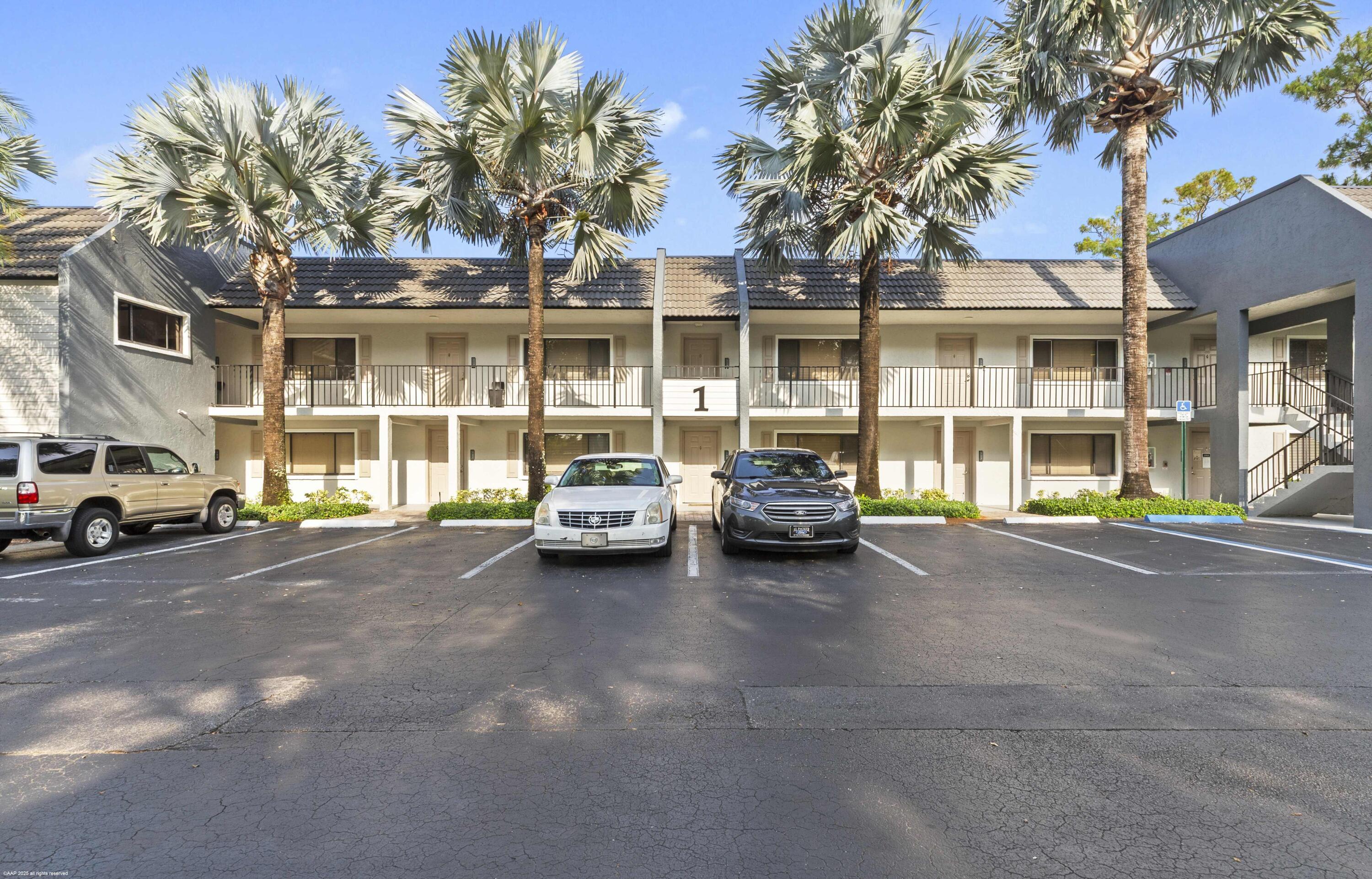 711 Forest Club #108, Wellington FL 33414