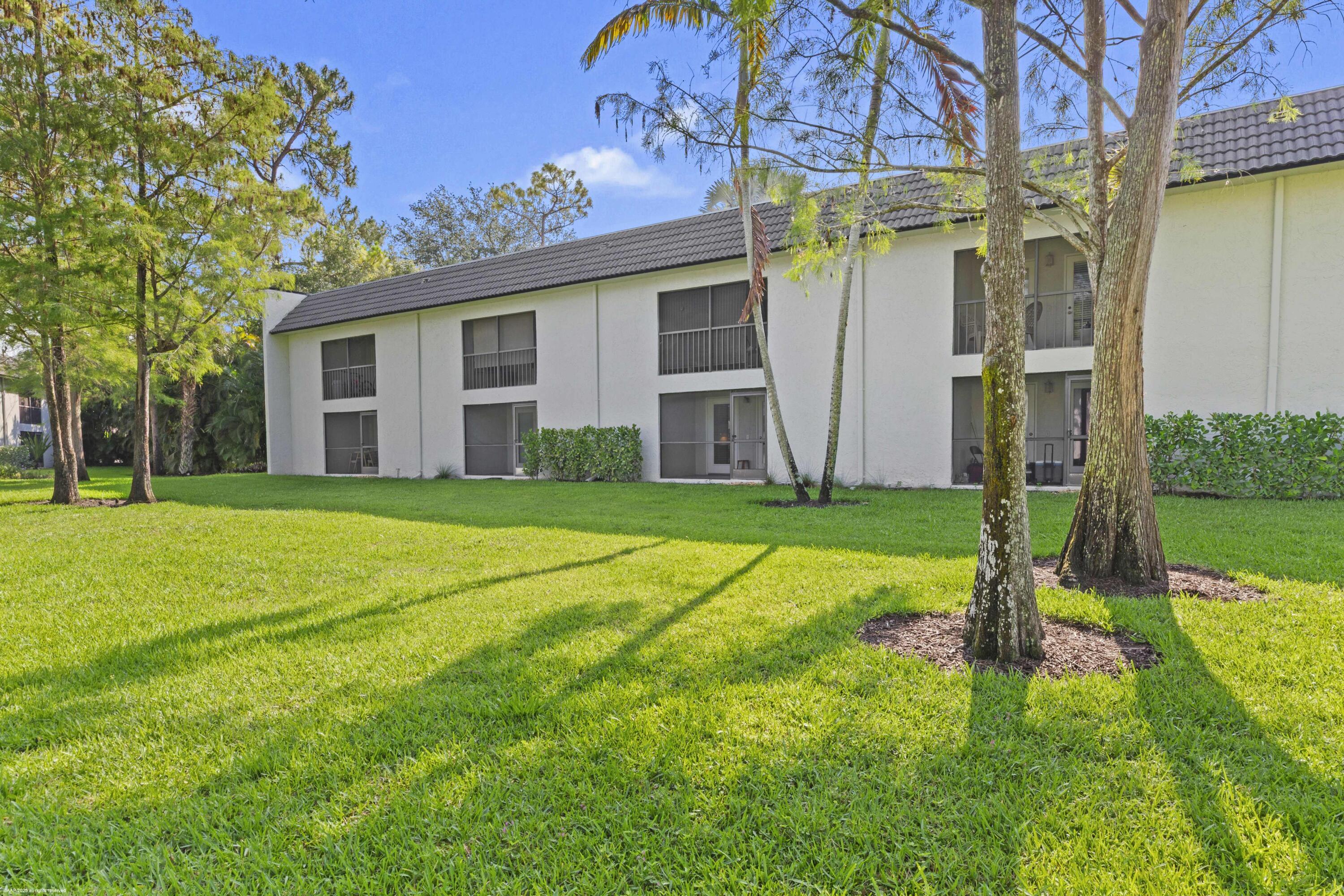 711 Forest Club #108, Wellington FL 33414