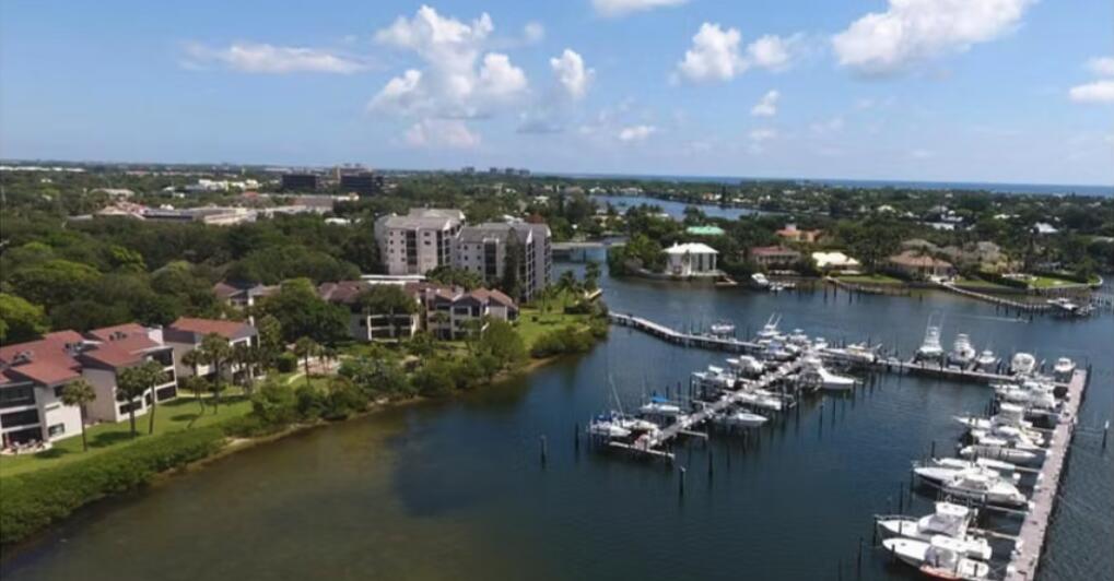 1660 Twelve Oaks #203, North Palm Beach FL 33408