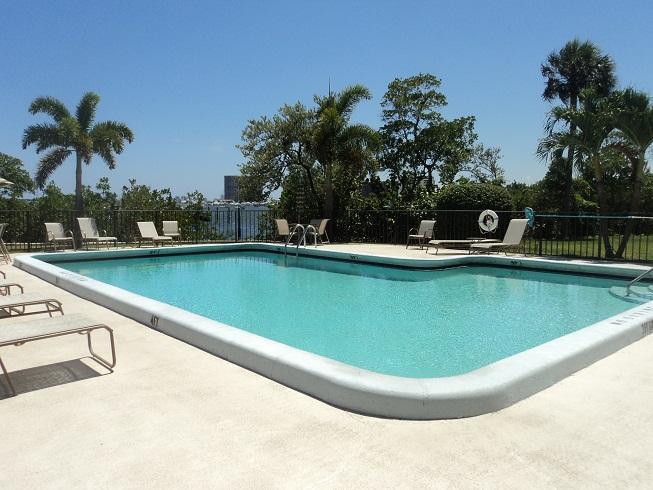 1660 Twelve Oaks #203, North Palm Beach FL 33408