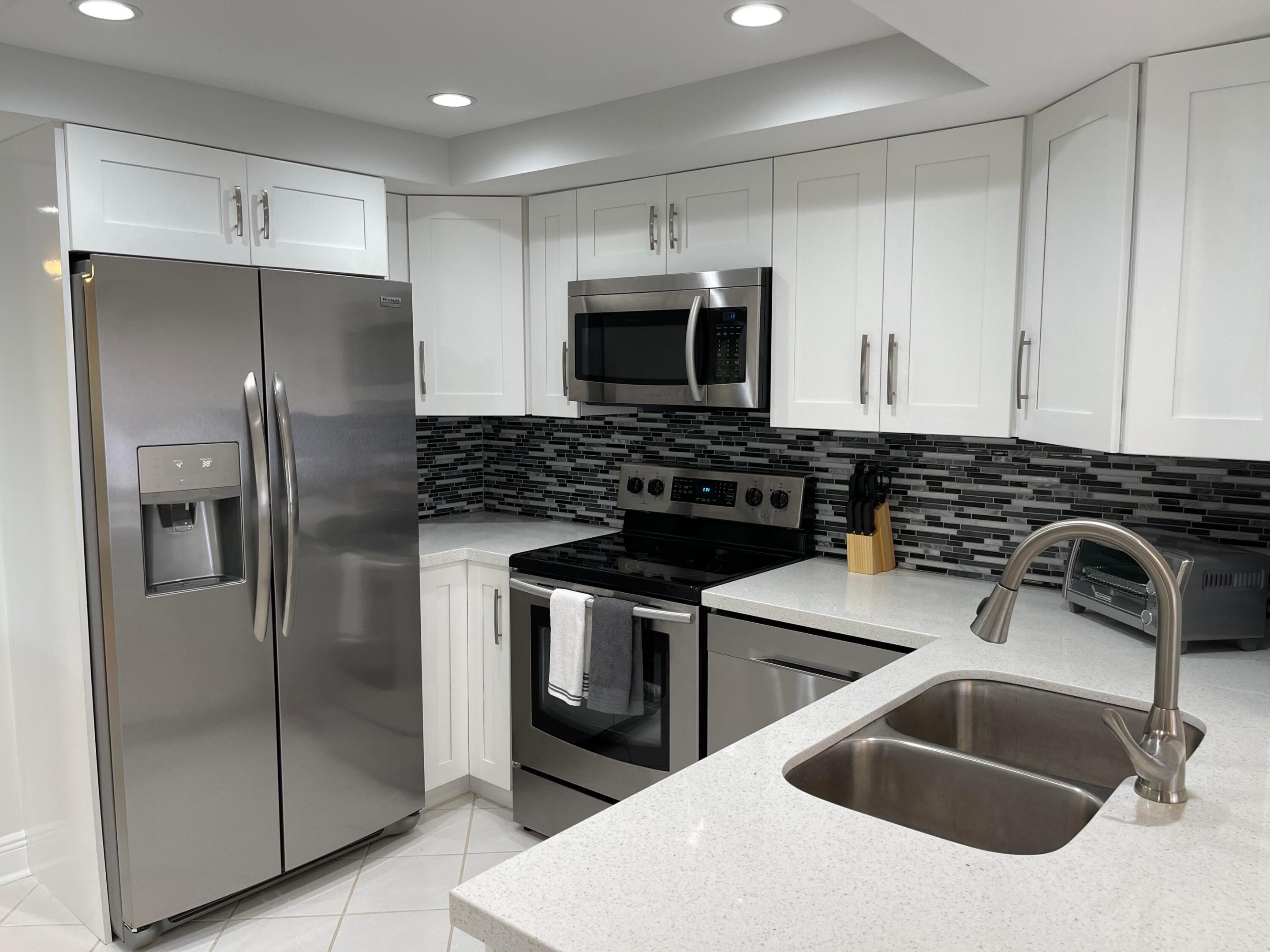 1660 Twelve Oaks #203, North Palm Beach FL 33408