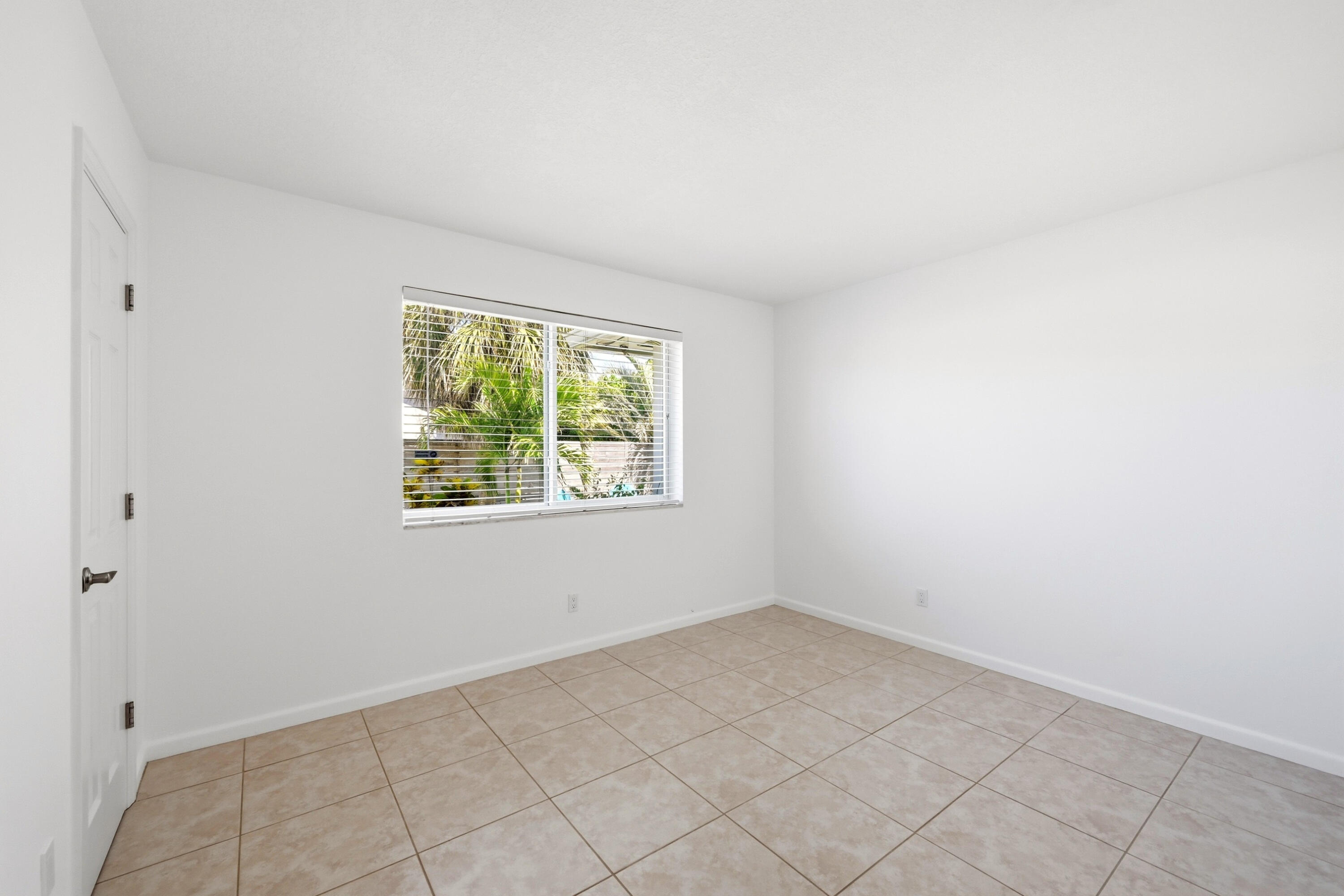 4454 W Tradewinds, Lauderdale By The Sea FL 33308