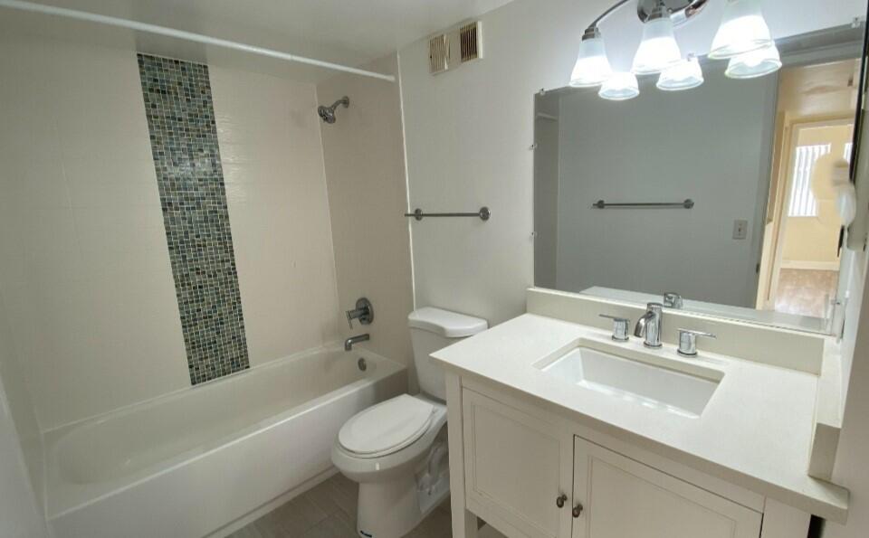 117 Yacht Club #111, Hypoluxo FL 33462