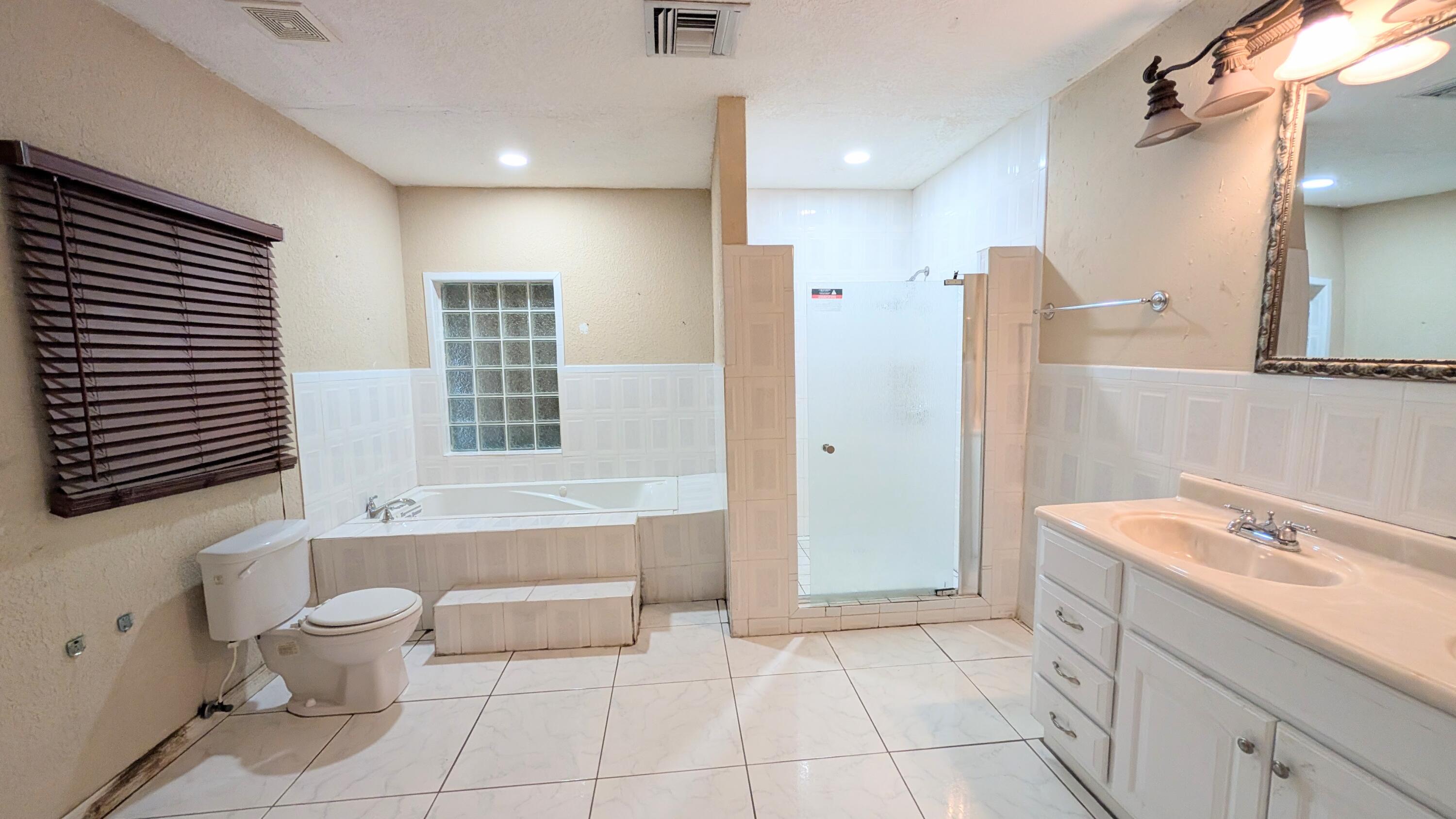 455 Janice, South Bay FL 33493