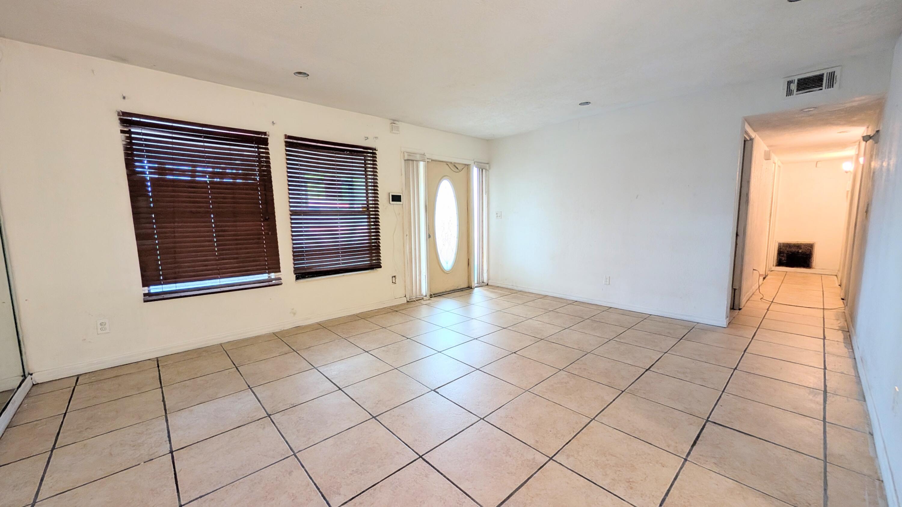 455 Janice, South Bay FL 33493