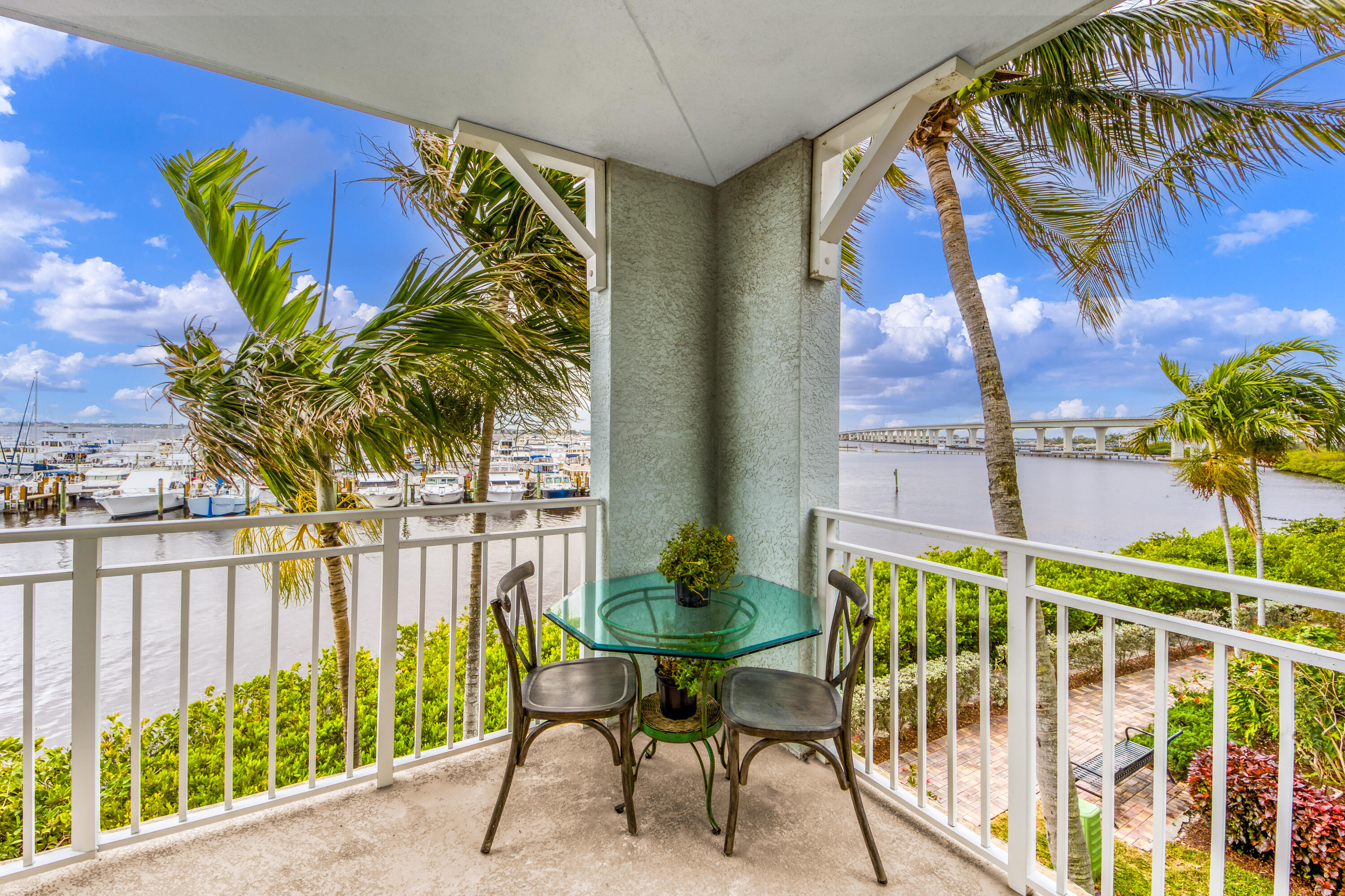 875 NW Flagler #203, Stuart FL 34994