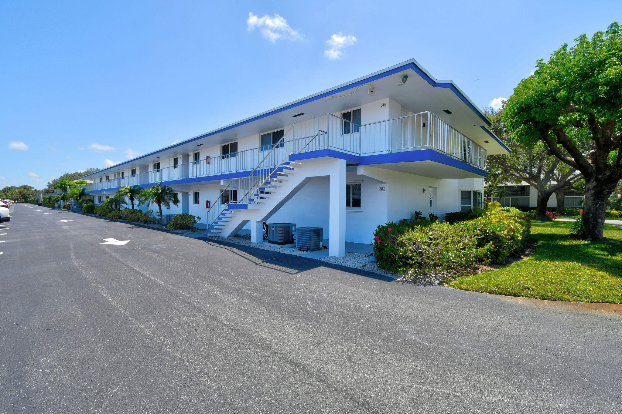 9 Garden #204j, Tequesta FL 33469