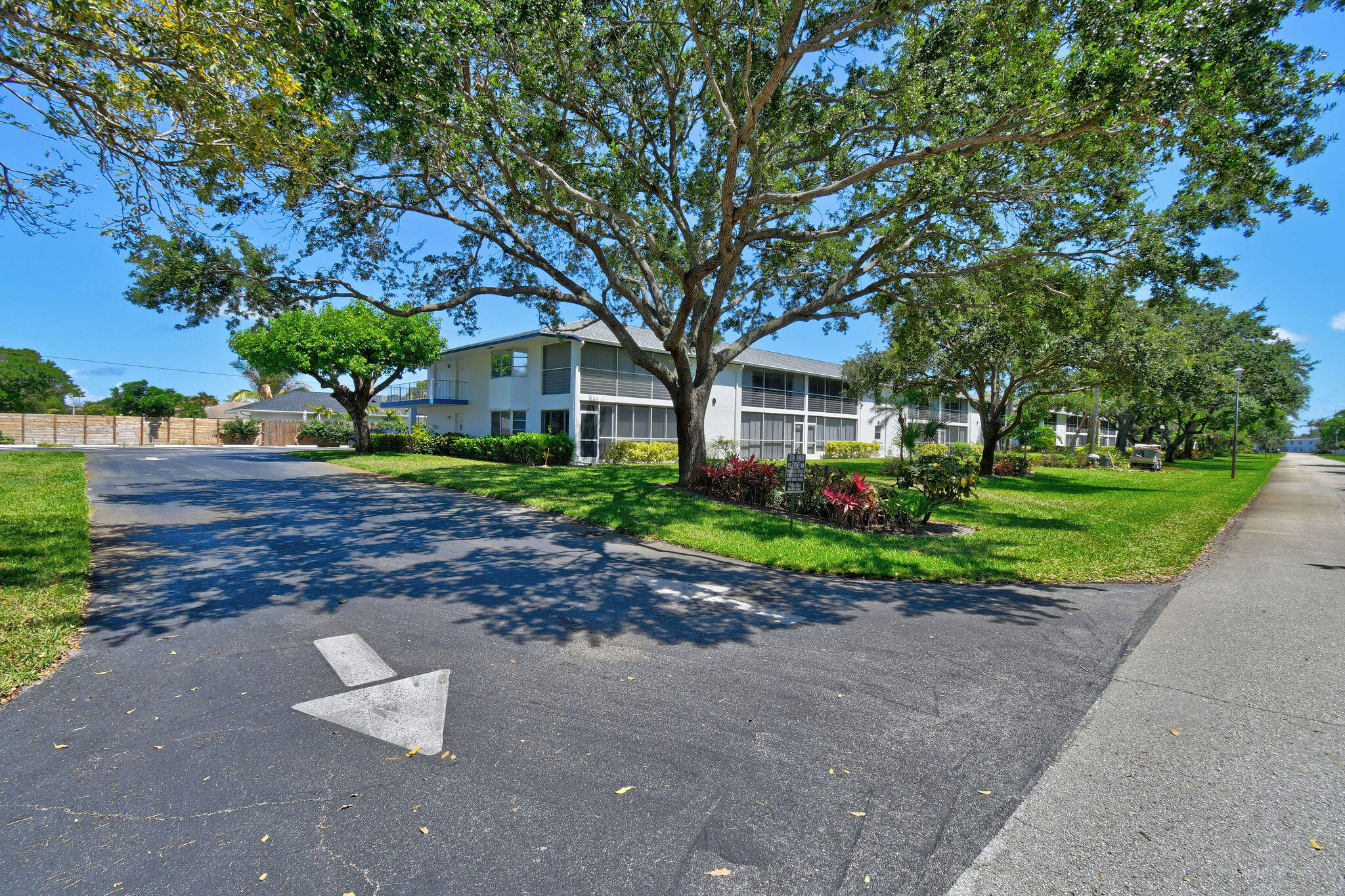9 Garden #204j, Tequesta FL 33469