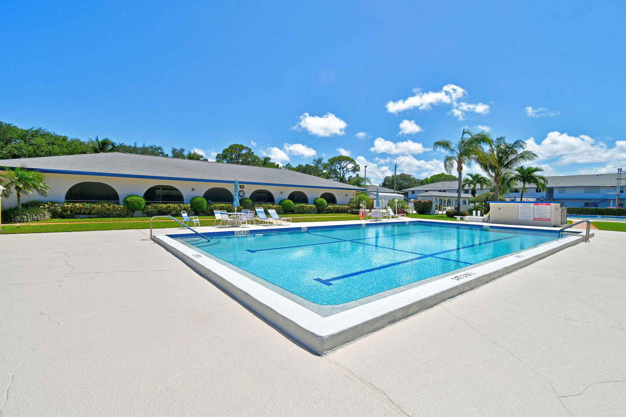 9 Garden #204j, Tequesta FL 33469