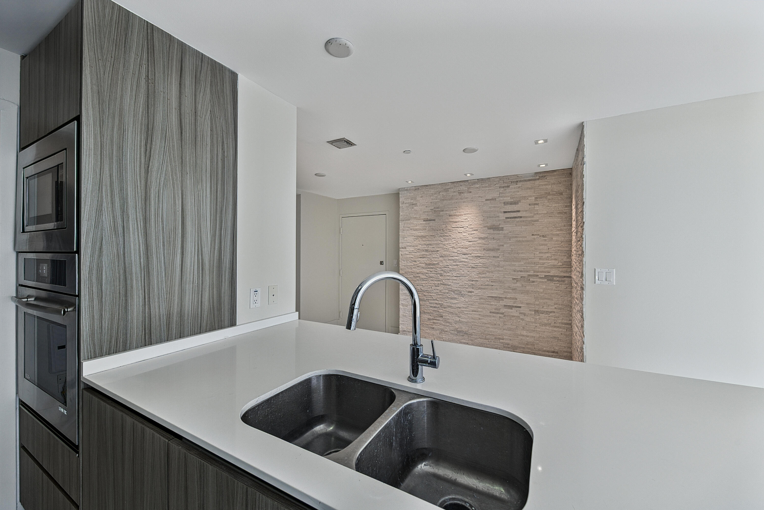 600 NE 27th #1605, Miami FL 33137