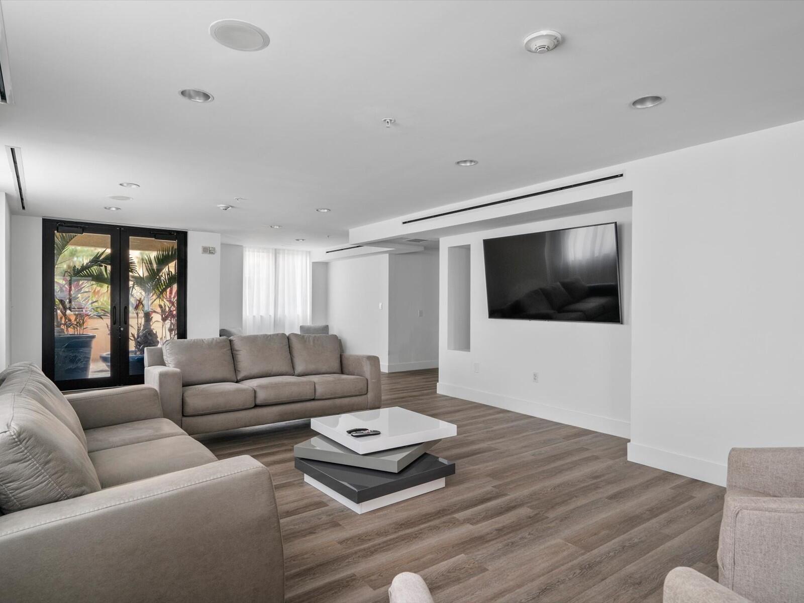 100 N Federal #736, Fort Lauderdale FL 33301